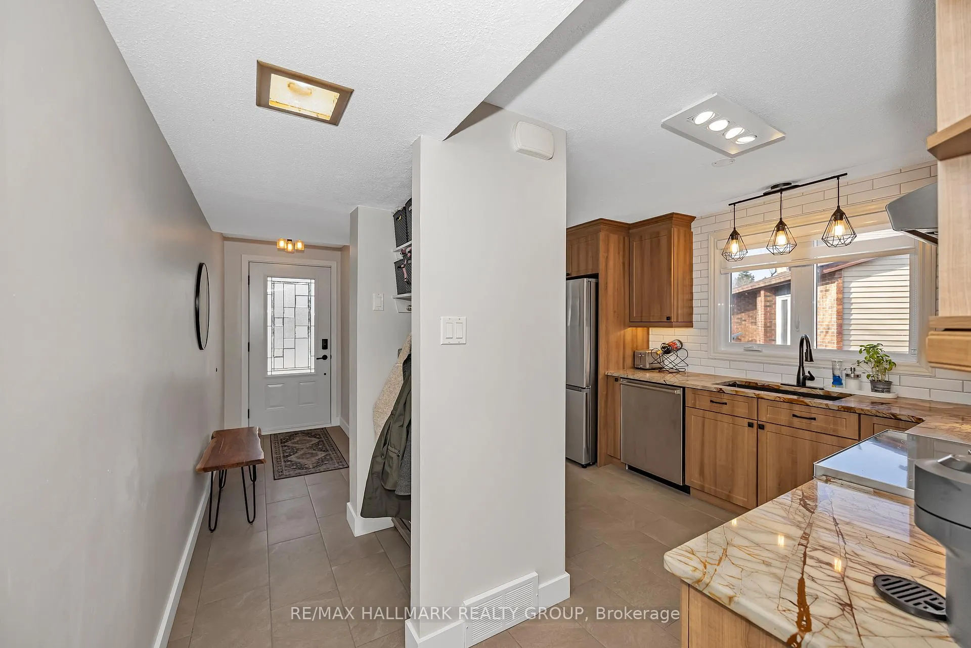 Photo 6 of 1059 Avignon Court, Ottawa, Orleans Wood — HOMEH