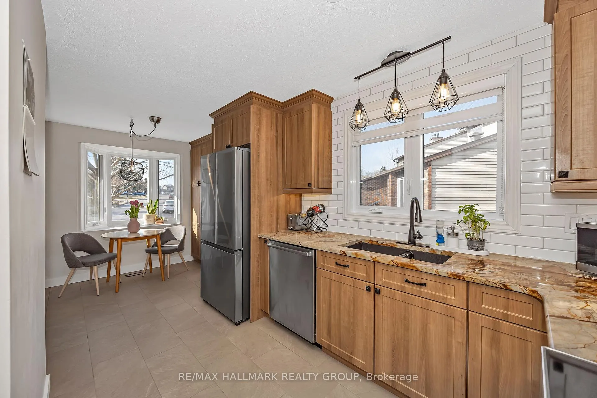 Photo 9 of 1059 Avignon Court, Ottawa, Orleans Wood — HOMEH