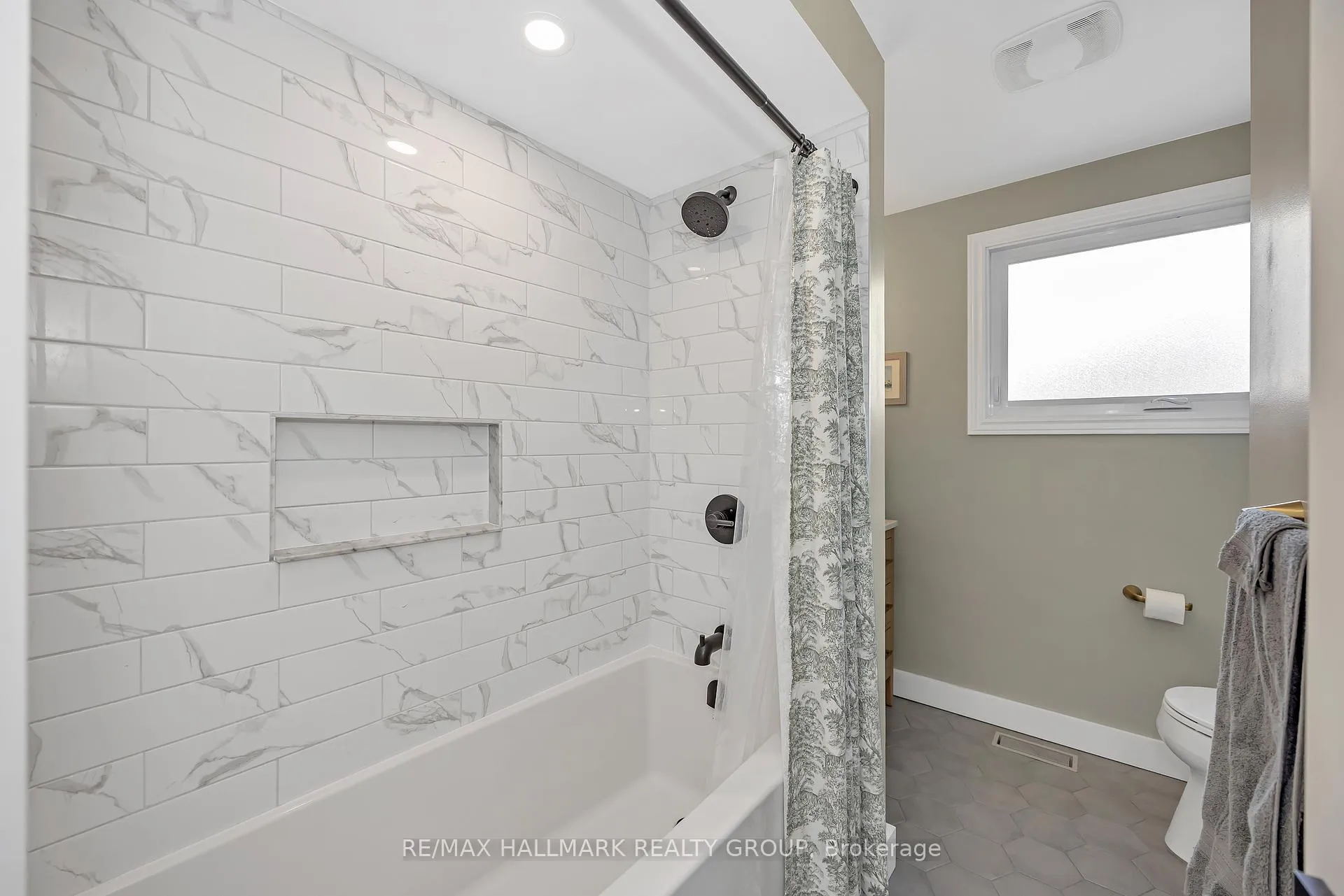 Photo 31 of 1059 Avignon Court, Ottawa, Orleans Wood — HOMEH
