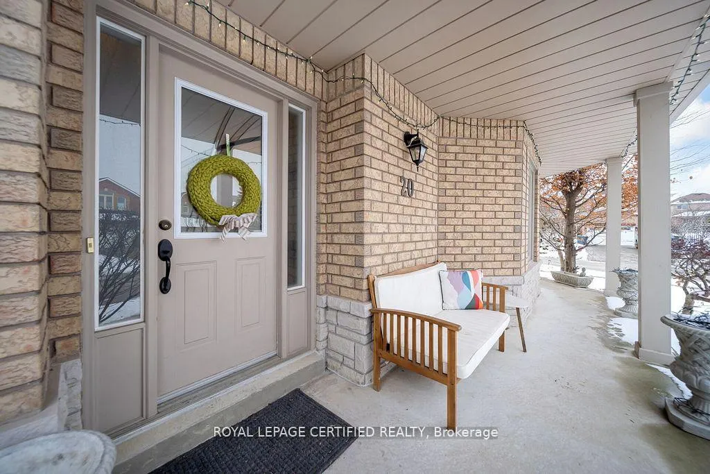 Photo 3 of 20 Country Stroll Crescent, Caledon, Bolton West — HOMEH