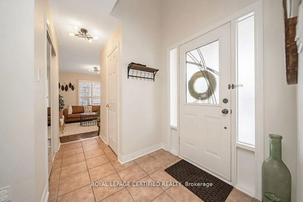 Photo 5 of 20 Country Stroll Crescent, Caledon, Bolton West — HOMEH