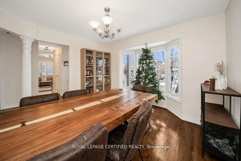 Photo 11 of 20 Country Stroll Crescent, Caledon, Bolton West — HOMEH