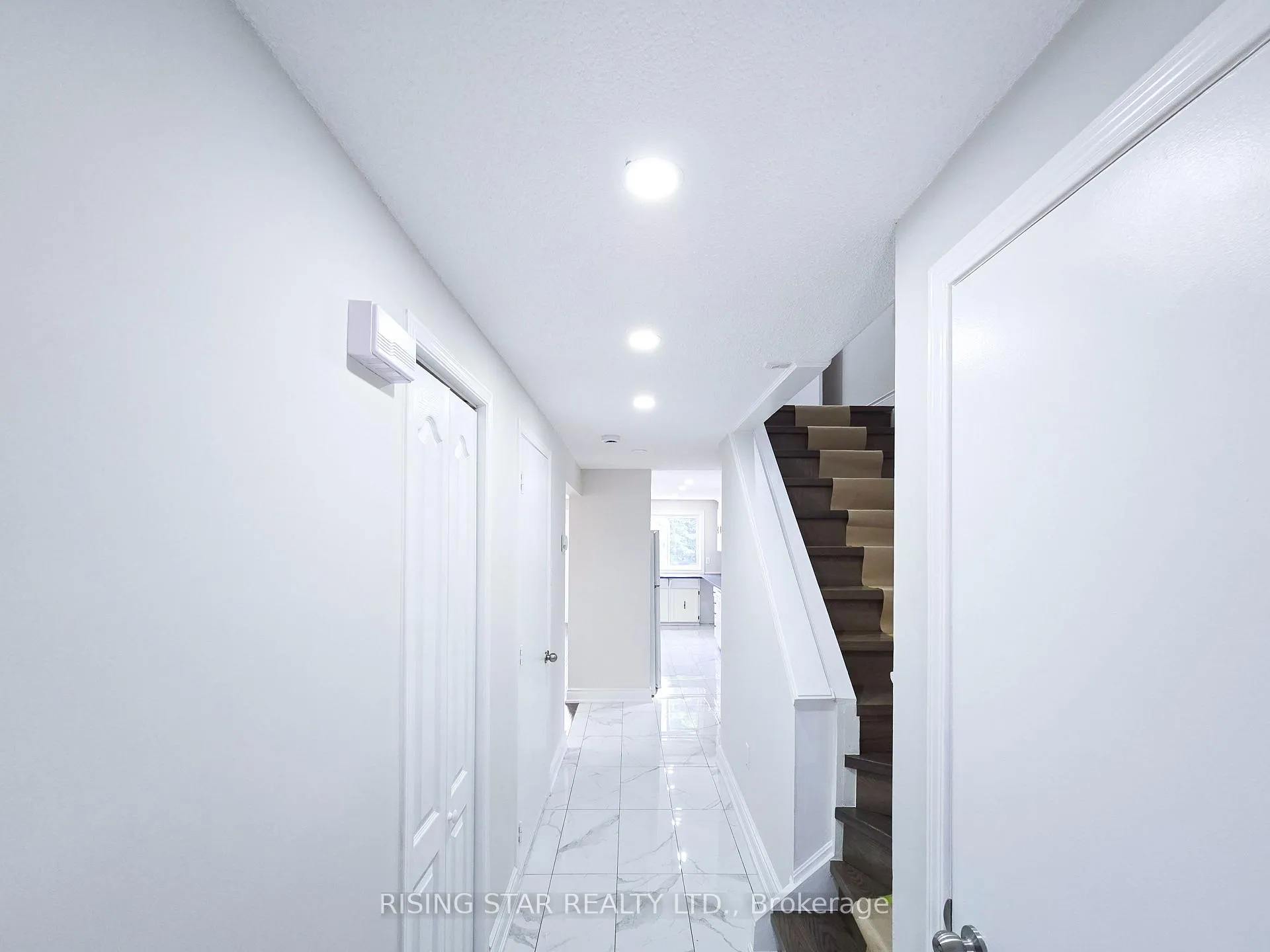 Photo 3 of 49 Corbett Drive, Barrie, Grove East — HOMEH