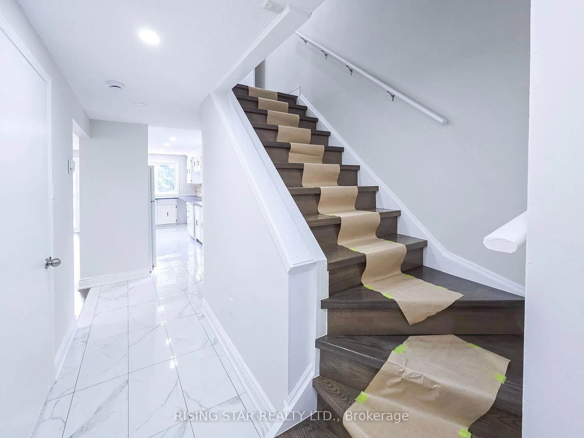 Photo 4 of 49 Corbett Drive, Barrie, Grove East — HOMEH