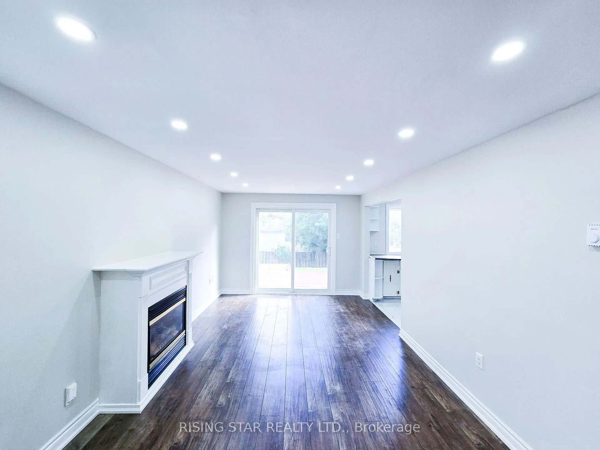 Photo 5 of 49 Corbett Drive, Barrie, Grove East — HOMEH