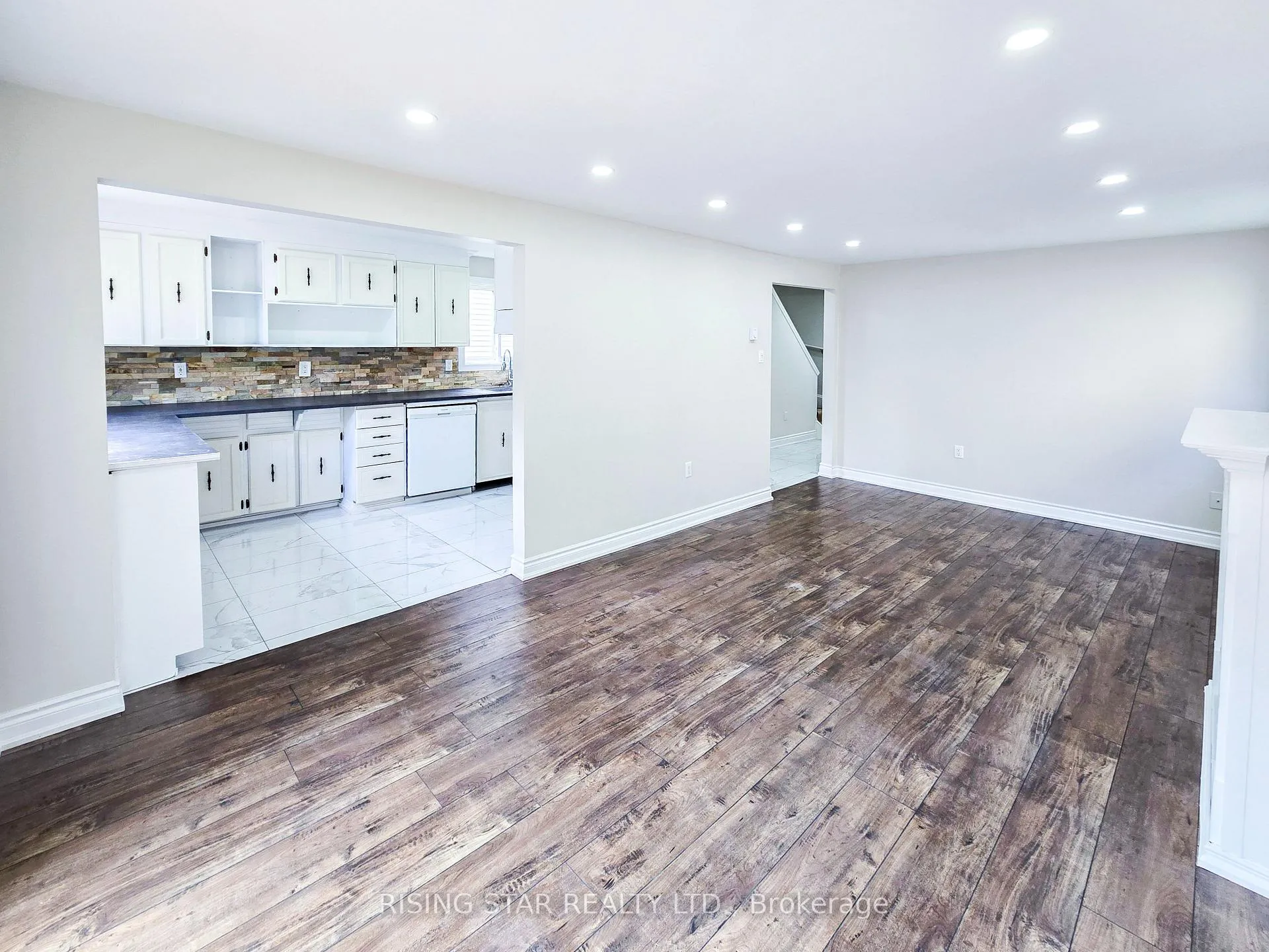 Photo 7 of 49 Corbett Drive, Barrie, Grove East — HOMEH