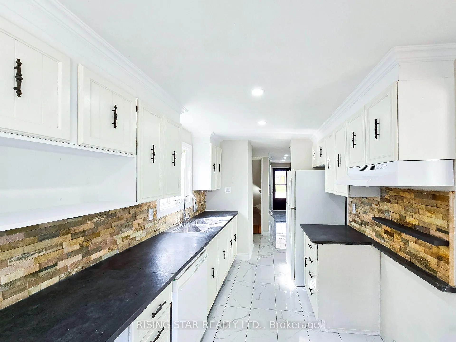 Photo 8 of 49 Corbett Drive, Barrie, Grove East — HOMEH
