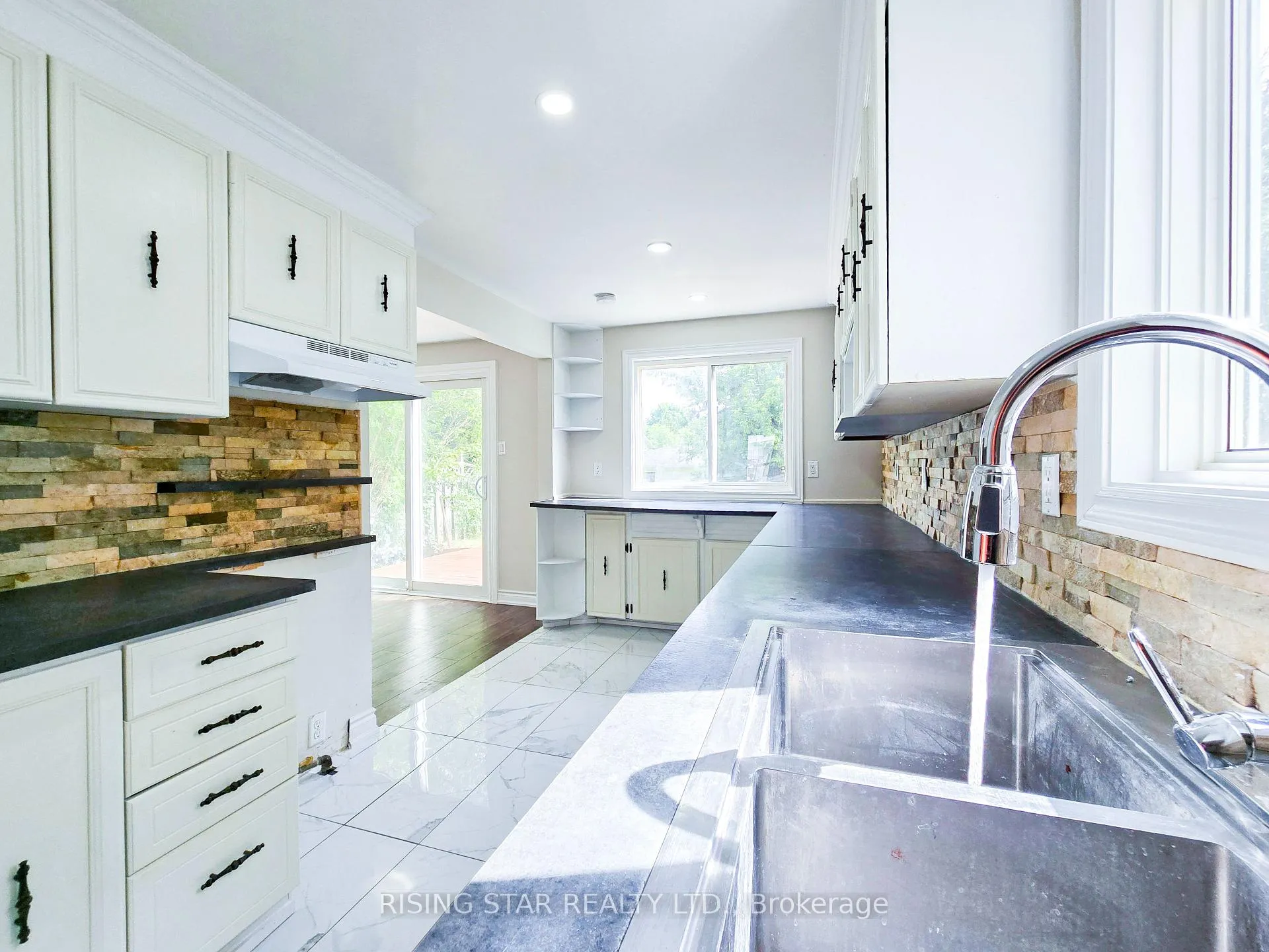 Photo 9 of 49 Corbett Drive, Barrie, Grove East — HOMEH