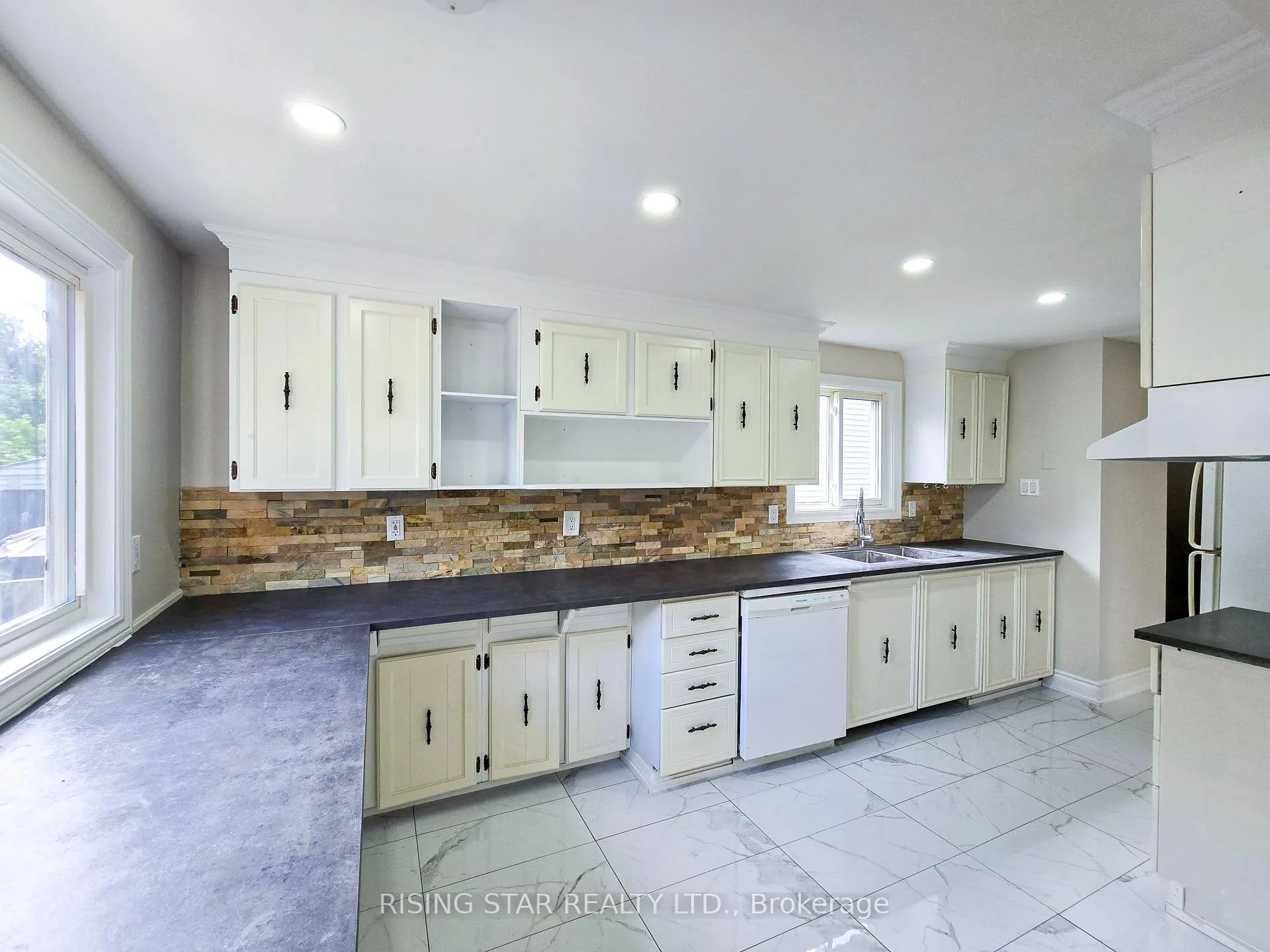 Photo 10 of 49 Corbett Drive, Barrie, Grove East — HOMEH
