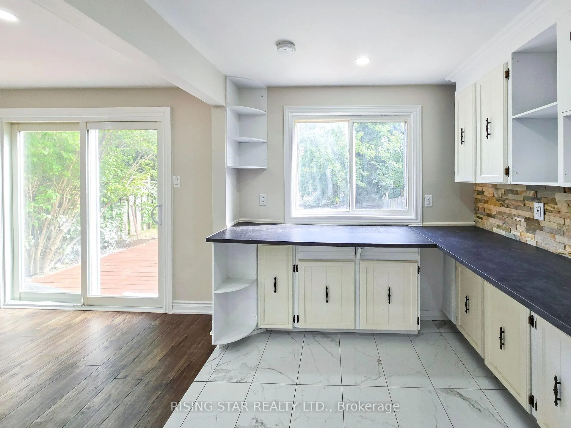 Photo 11 of 49 Corbett Drive, Barrie, Grove East — HOMEH