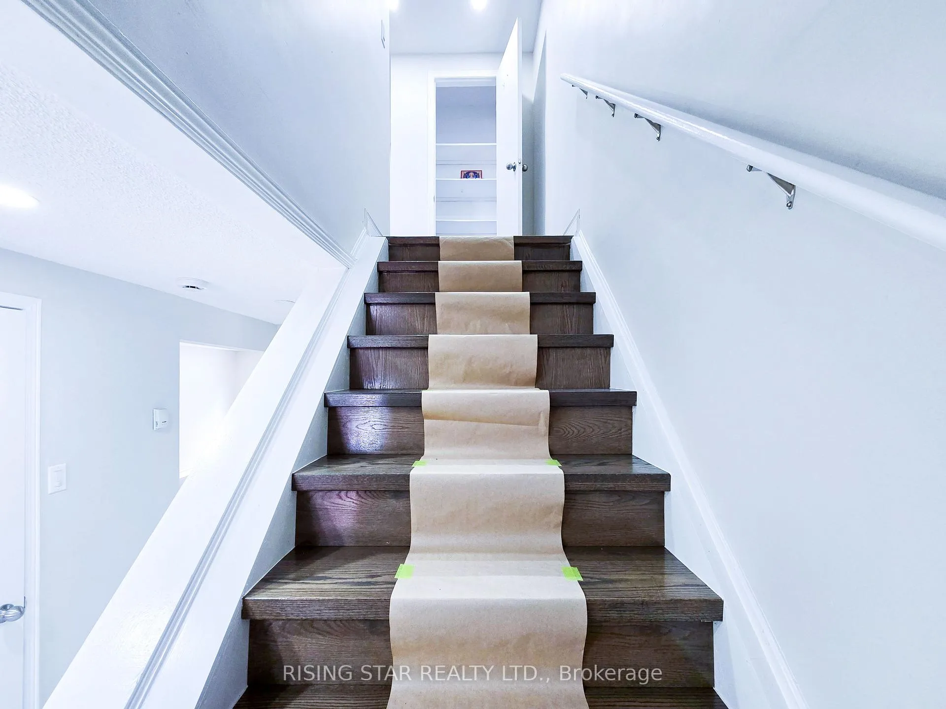 Photo 12 of 49 Corbett Drive, Barrie, Grove East — HOMEH