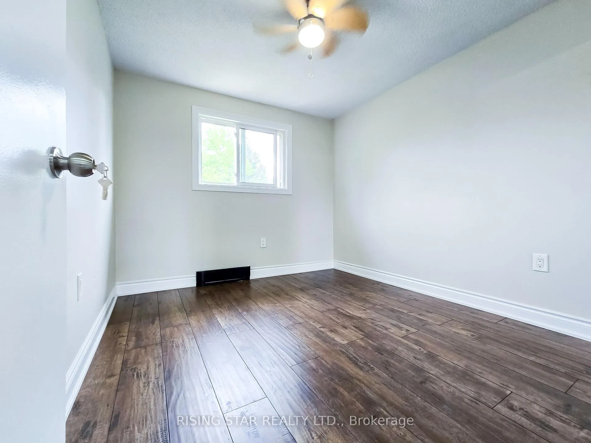 Photo 16 of 49 Corbett Drive, Barrie, Grove East — HOMEH