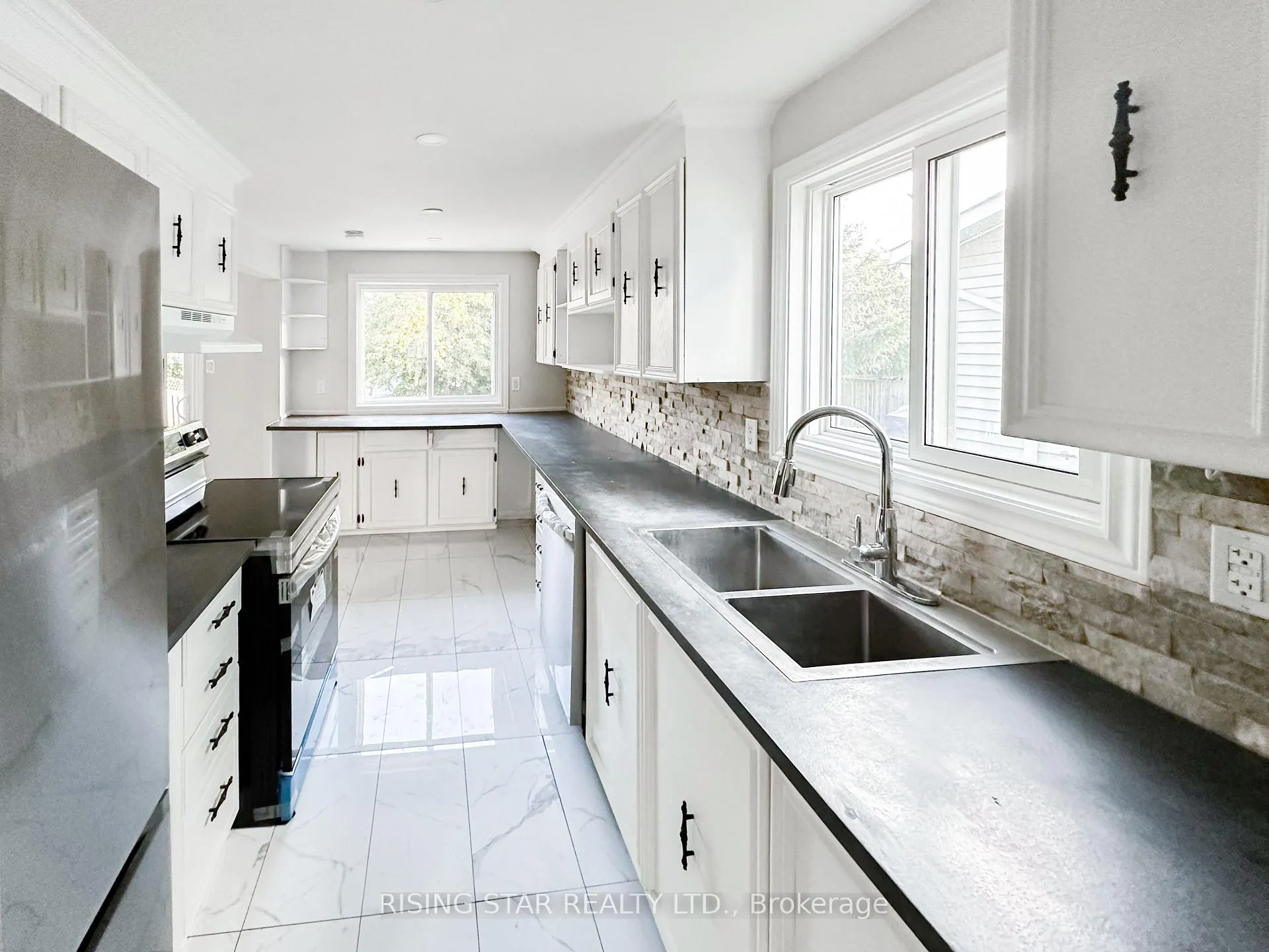 Photo 36 of 49 Corbett Drive, Barrie, Grove East — HOMEH
