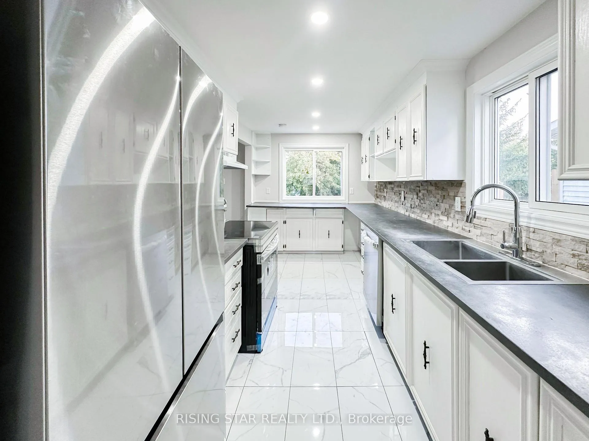 Photo 37 of 49 Corbett Drive, Barrie, Grove East — HOMEH
