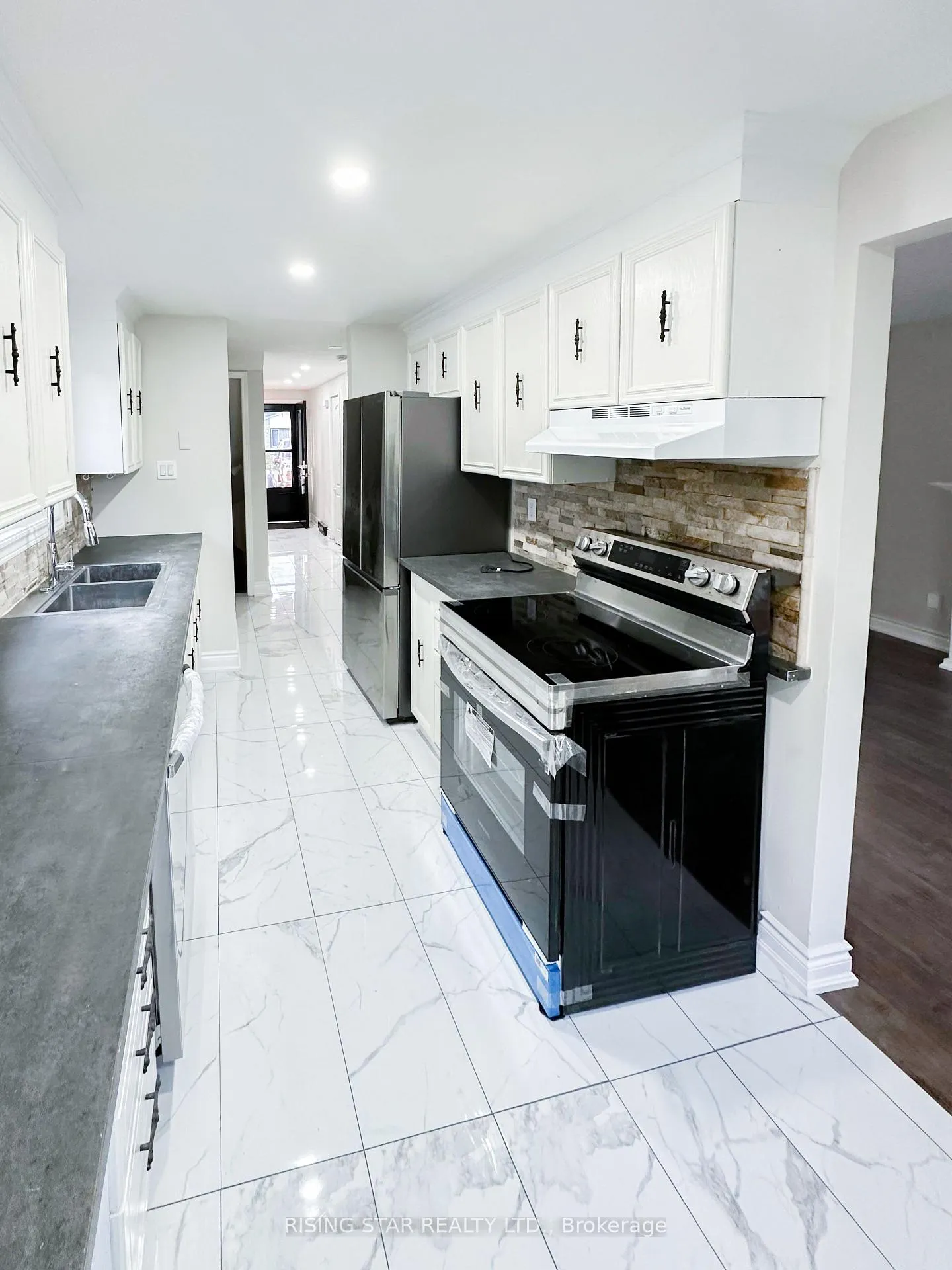 Photo 38 of 49 Corbett Drive, Barrie, Grove East — HOMEH