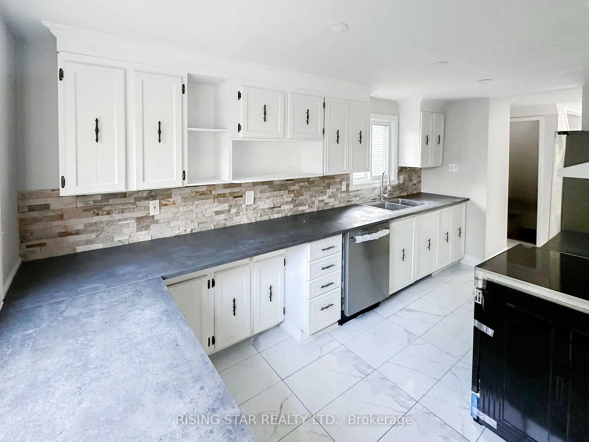Photo 40 of 49 Corbett Drive, Barrie, Grove East — HOMEH