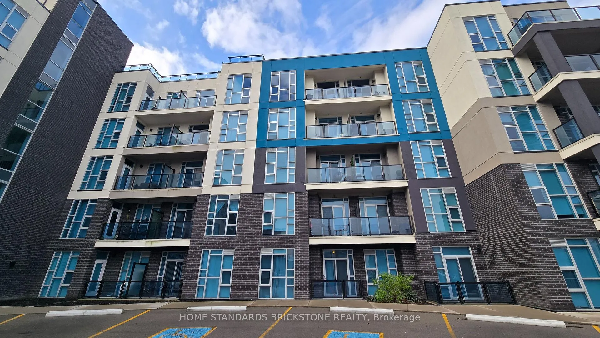Front of Unit 323, 10 Concord Place