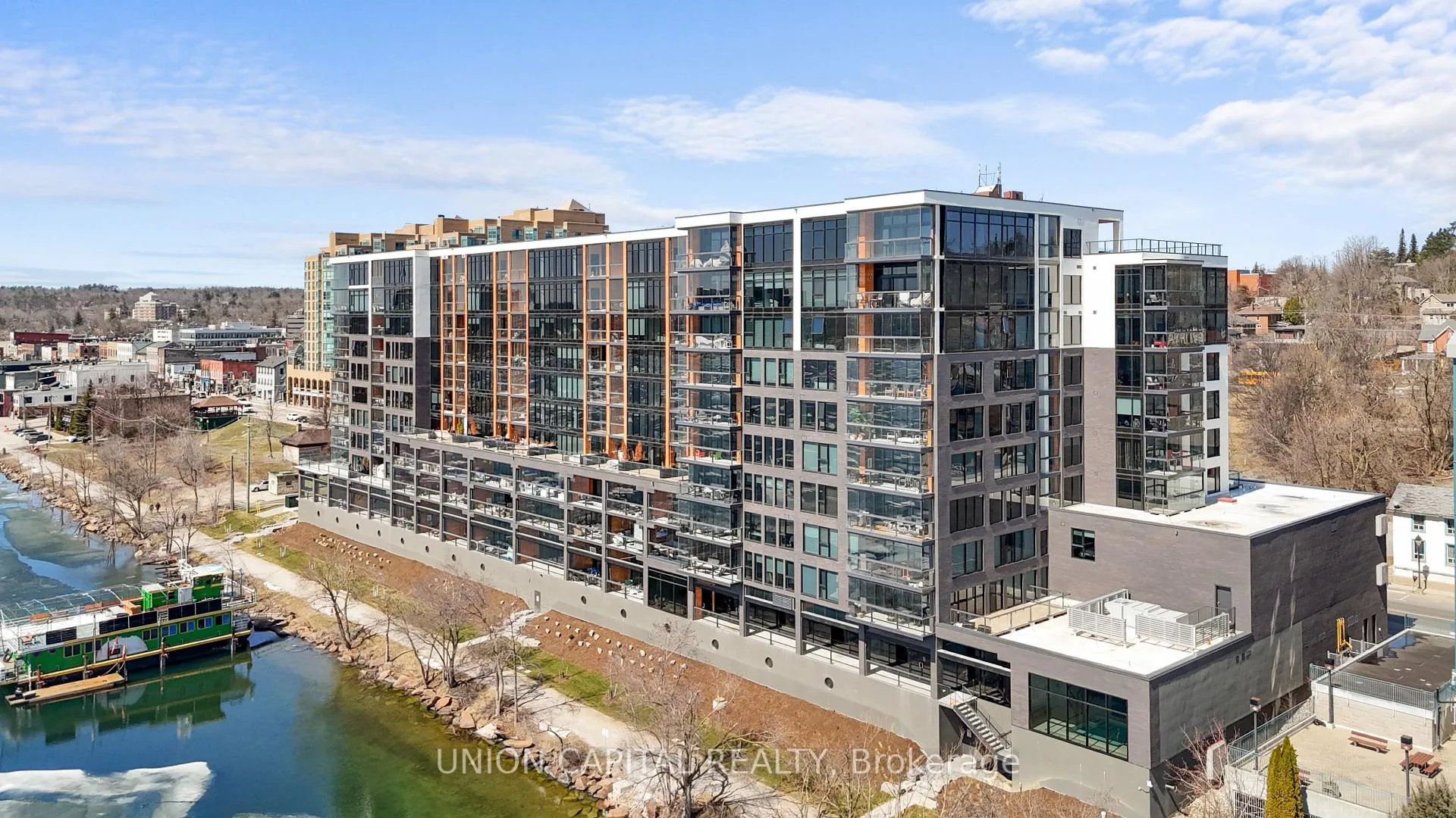 Front of Unit 621, 185 Dunlop Street E