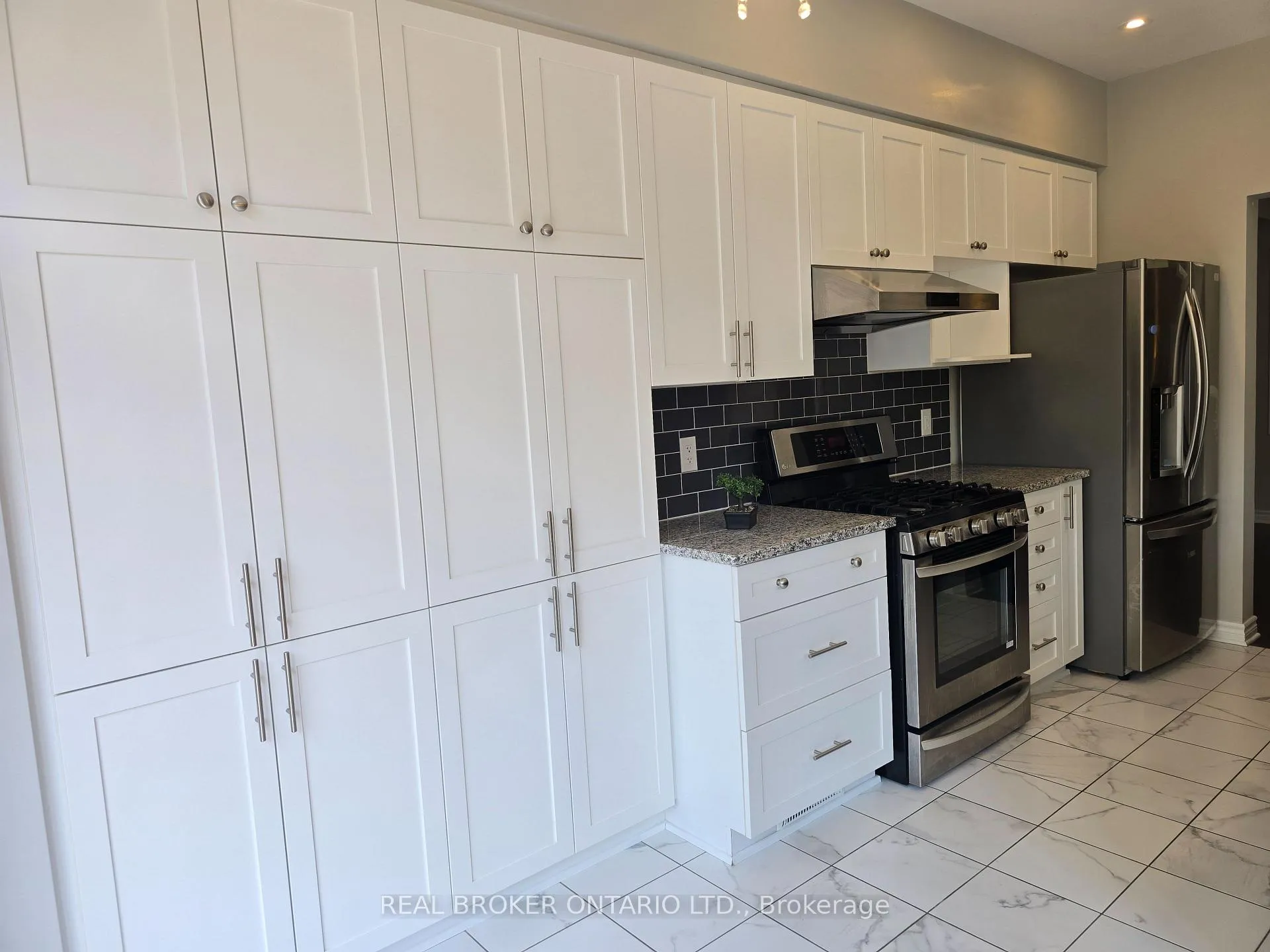 Photo 5 of 888 Fletcher Circle, Ottawa, Kanata - Kanata Lakes/Heritage Hills — HOMEH