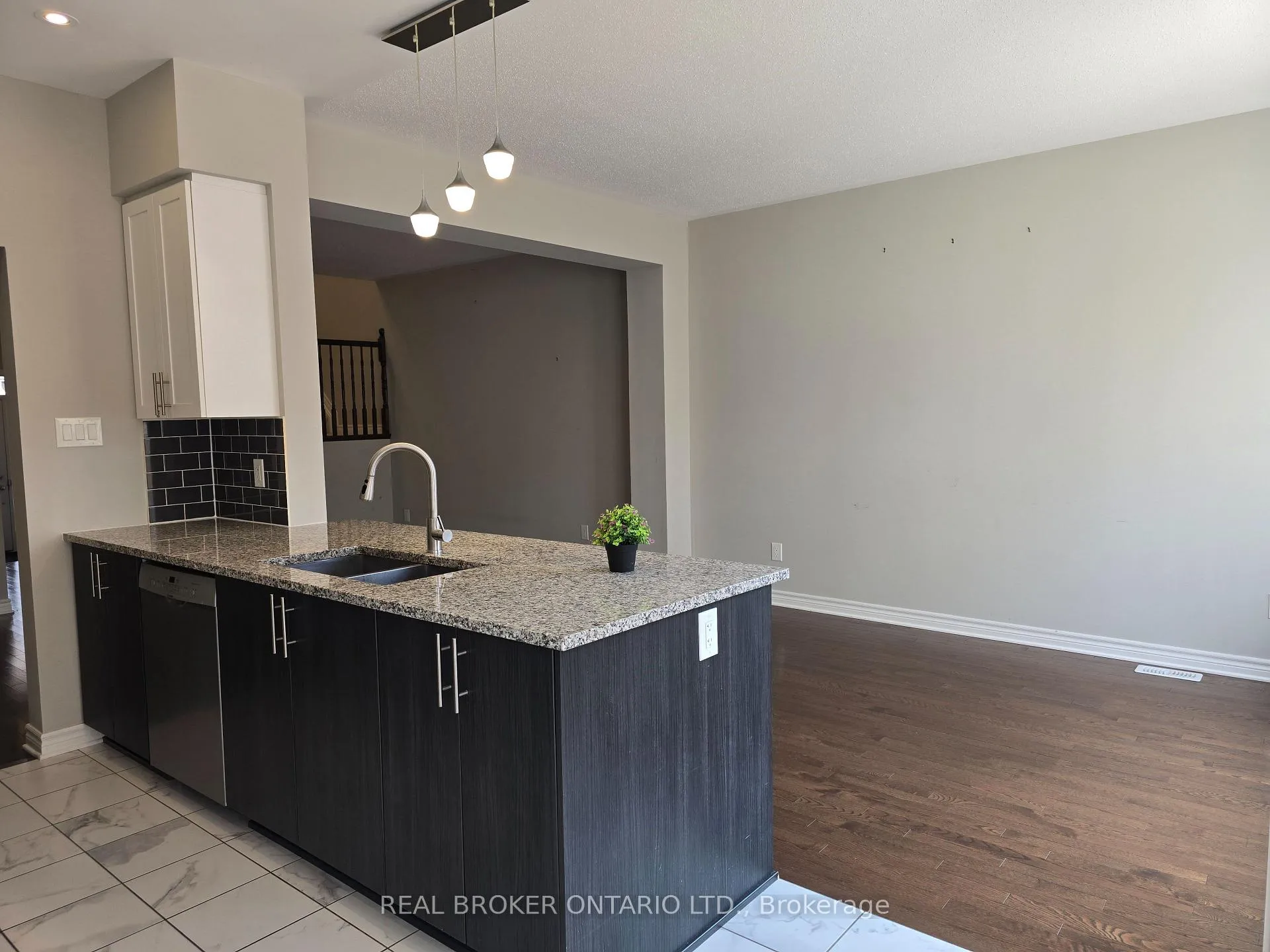 Photo 7 of 888 Fletcher Circle, Ottawa, Kanata - Kanata Lakes/Heritage Hills — HOMEH