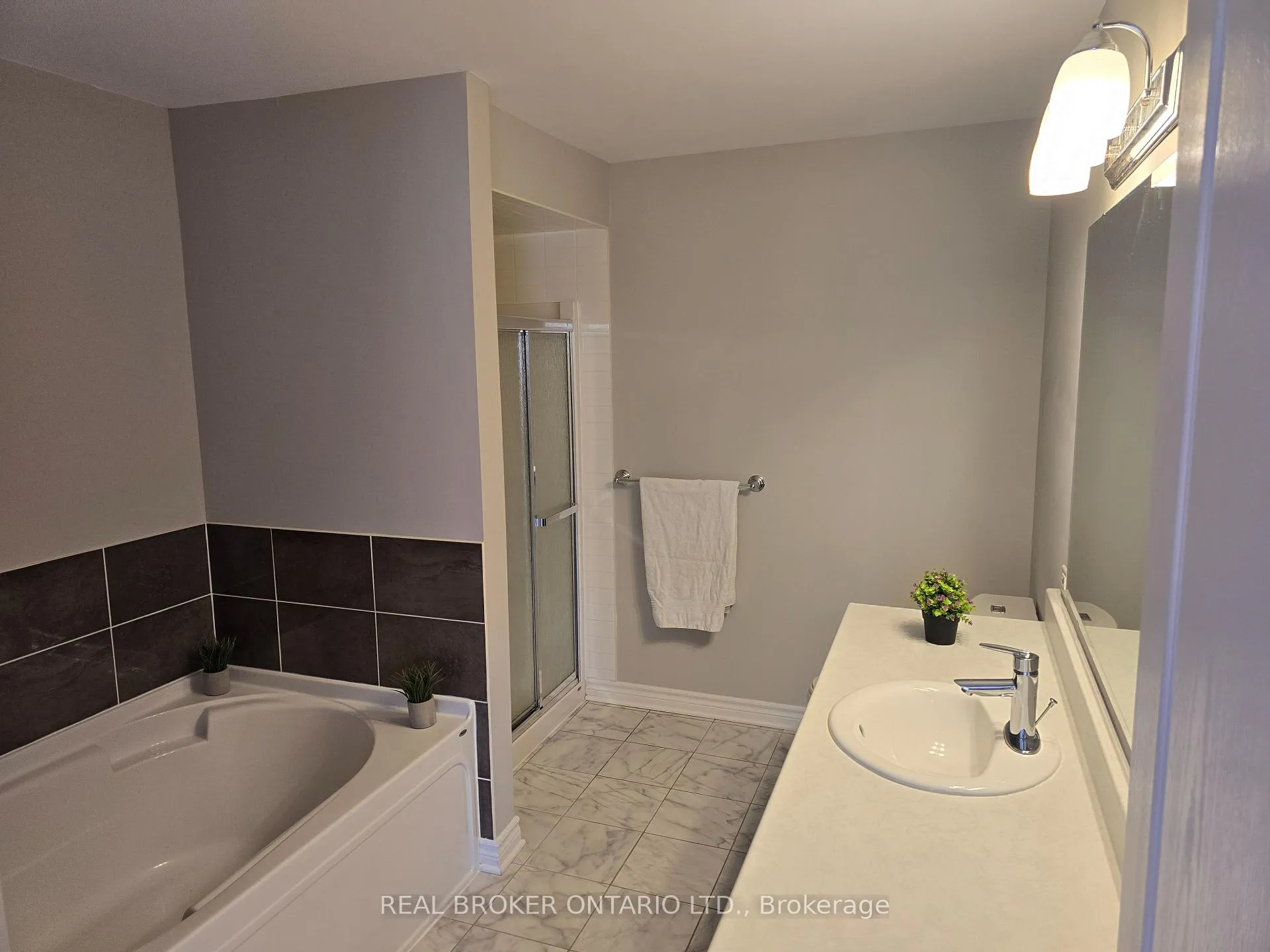 Photo 17 of 888 Fletcher Circle, Ottawa, Kanata - Kanata Lakes/Heritage Hills — HOMEH