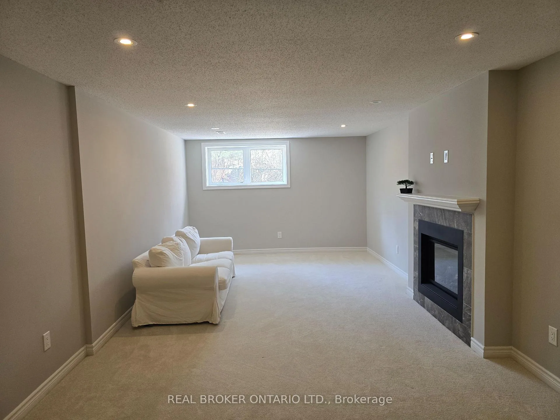 Photo 21 of 888 Fletcher Circle, Ottawa, Kanata - Kanata Lakes/Heritage Hills — HOMEH