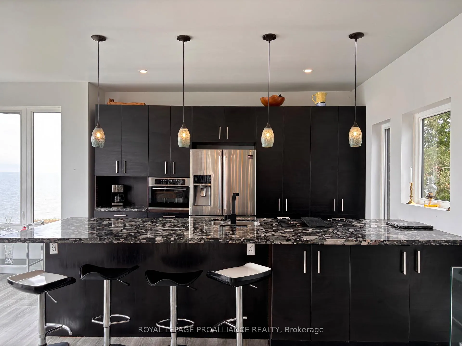 Photo 10 of 621 Barcovan Beach Road, Brighton — HOMEH