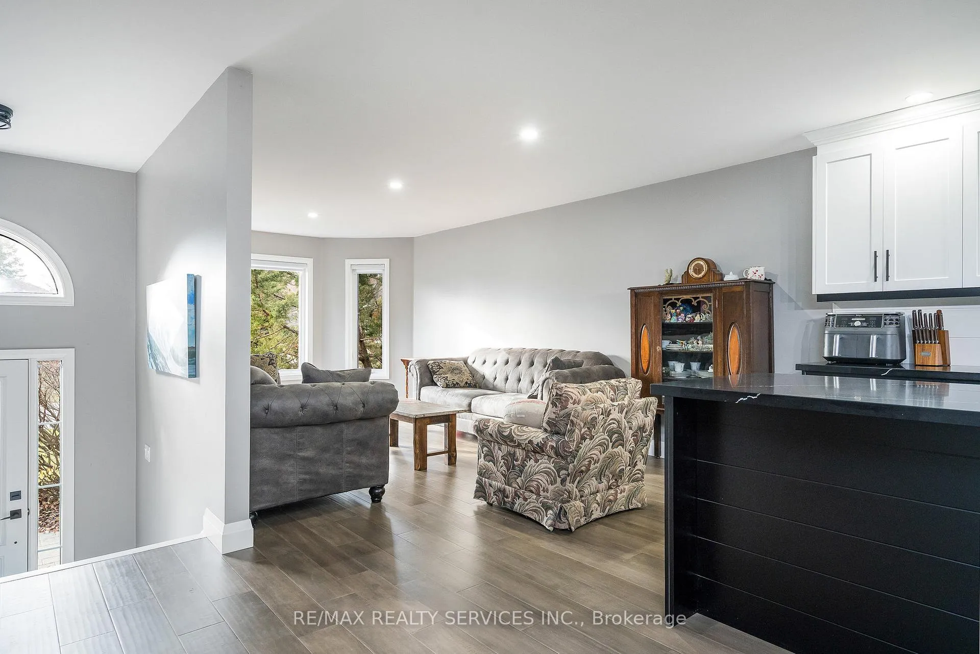Photo 4 of 1 Acorn Crescent, Wasaga Beach — HOMEH