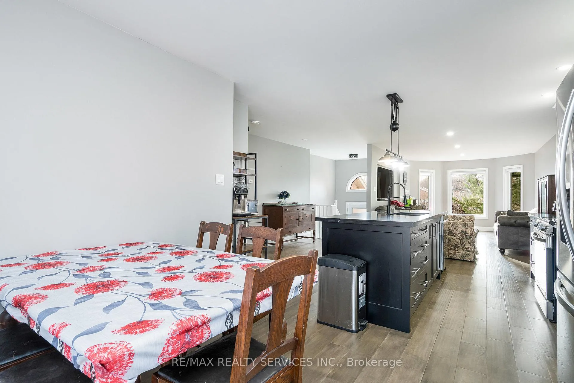 Photo 8 of 1 Acorn Crescent, Wasaga Beach — HOMEH