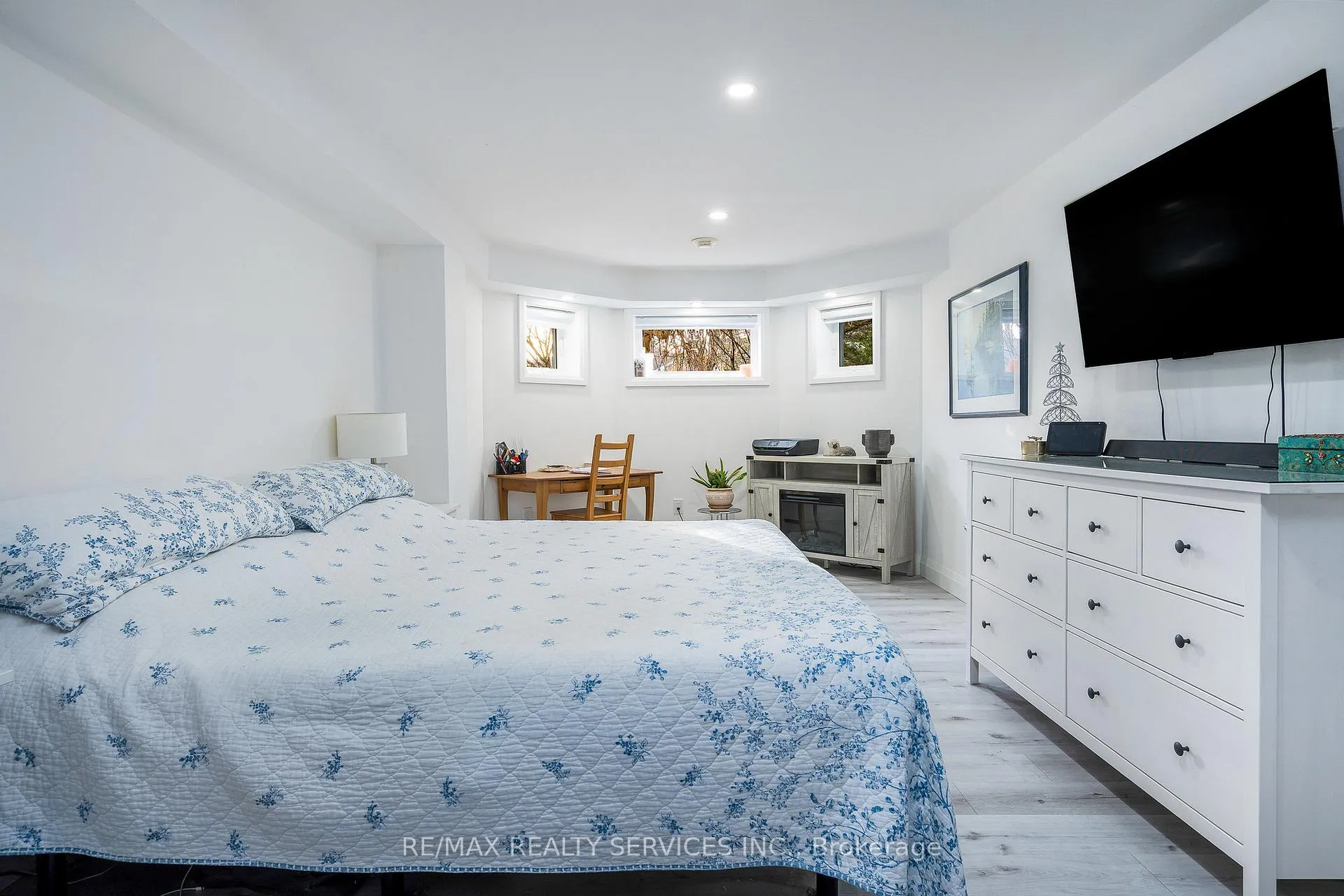 Photo 32 of 1 Acorn Crescent, Wasaga Beach — HOMEH