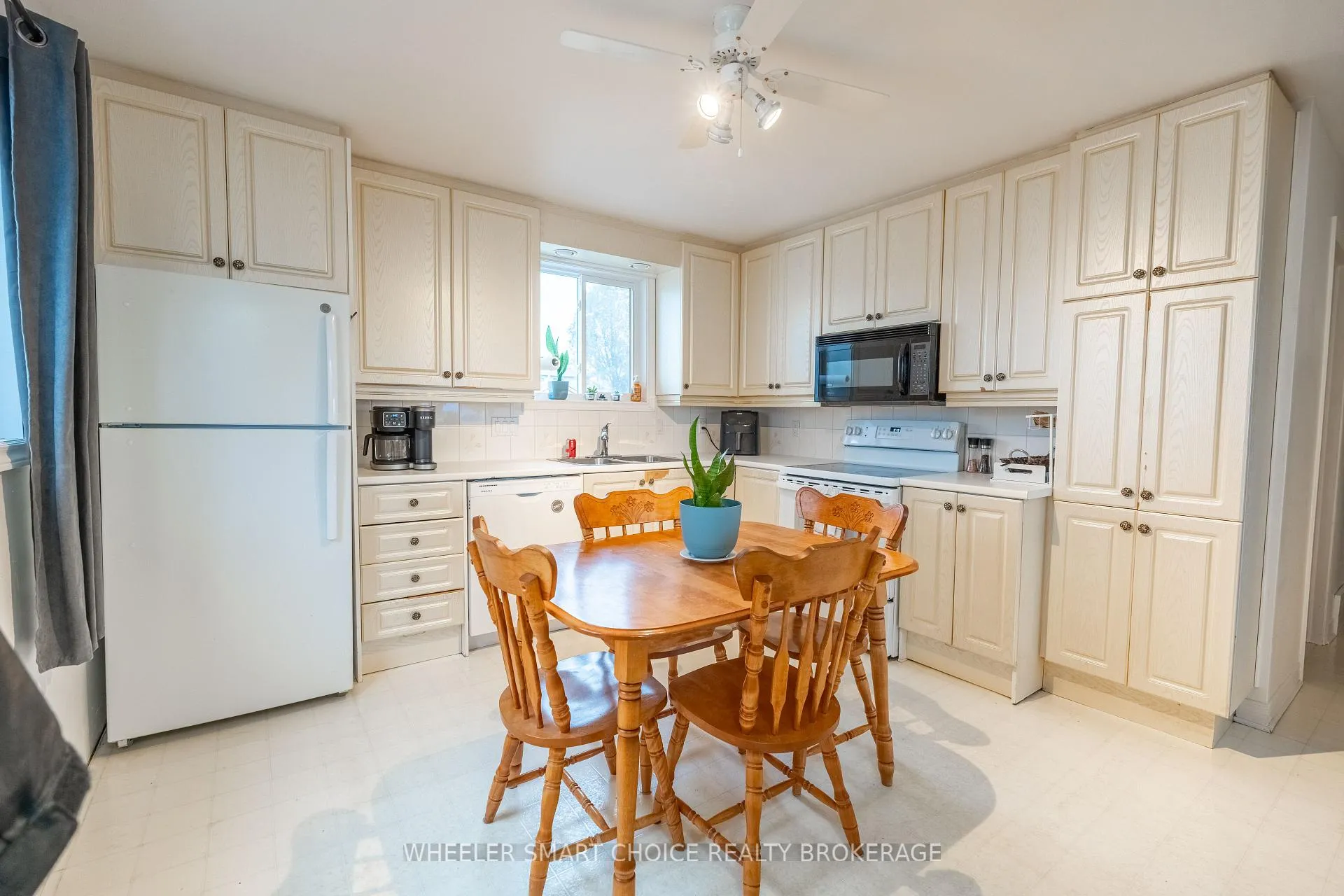 Photo 5 of 1242 Churchill Street, Cornwall — HOMEH