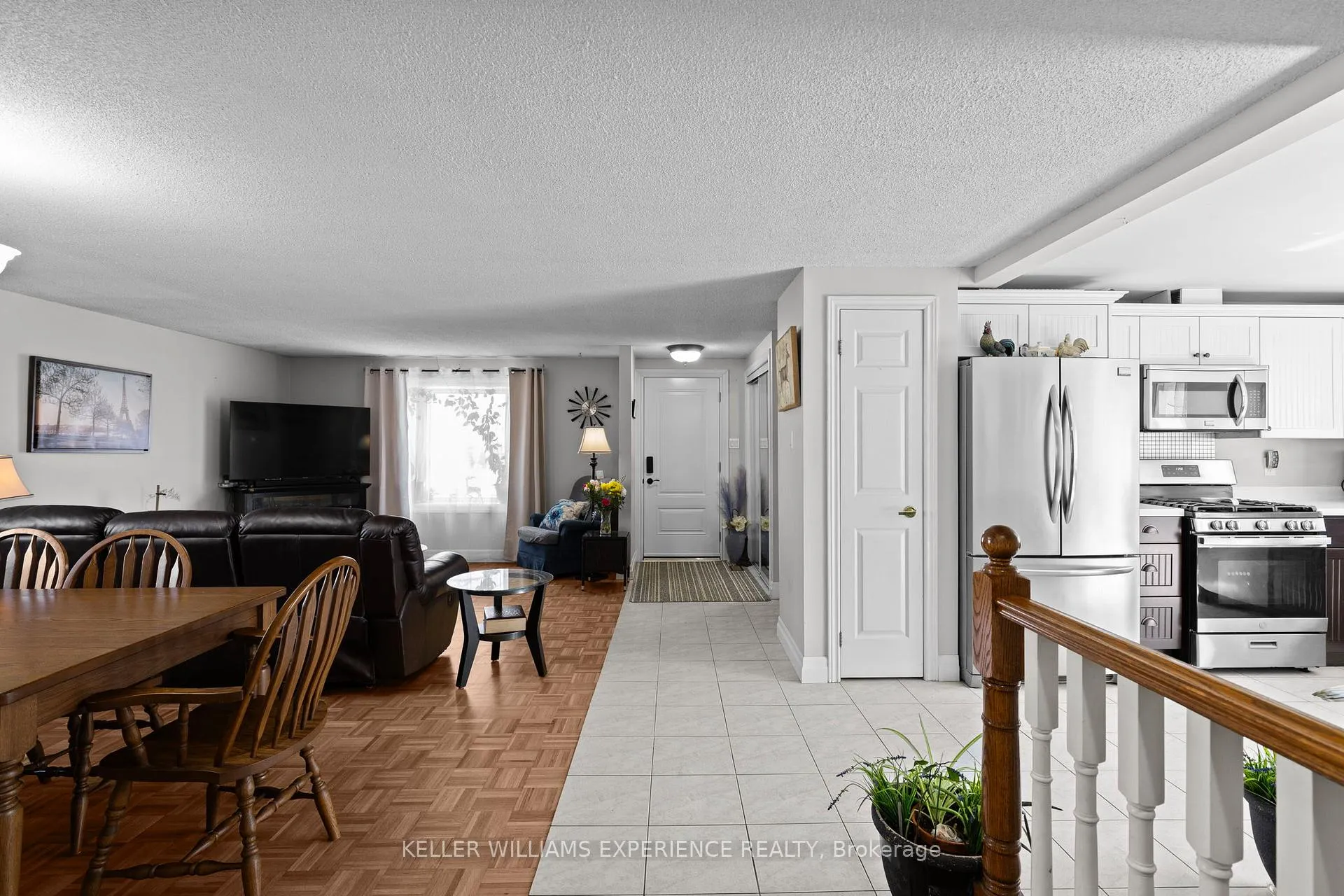 Photo 3 of 5 Laurie Crescent, Barrie, Wellington — HOMEH