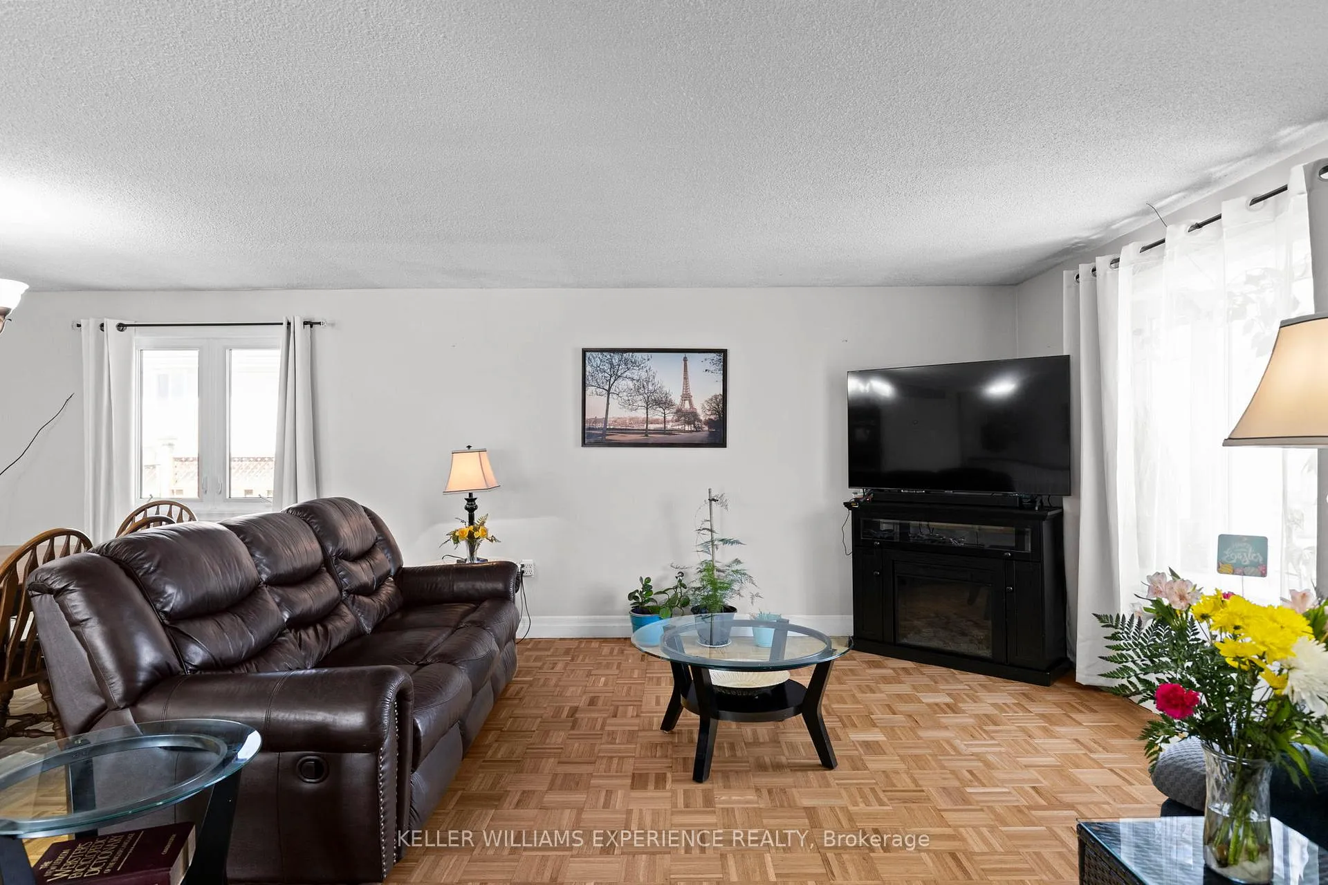 Photo 4 of 5 Laurie Crescent, Barrie, Wellington — HOMEH