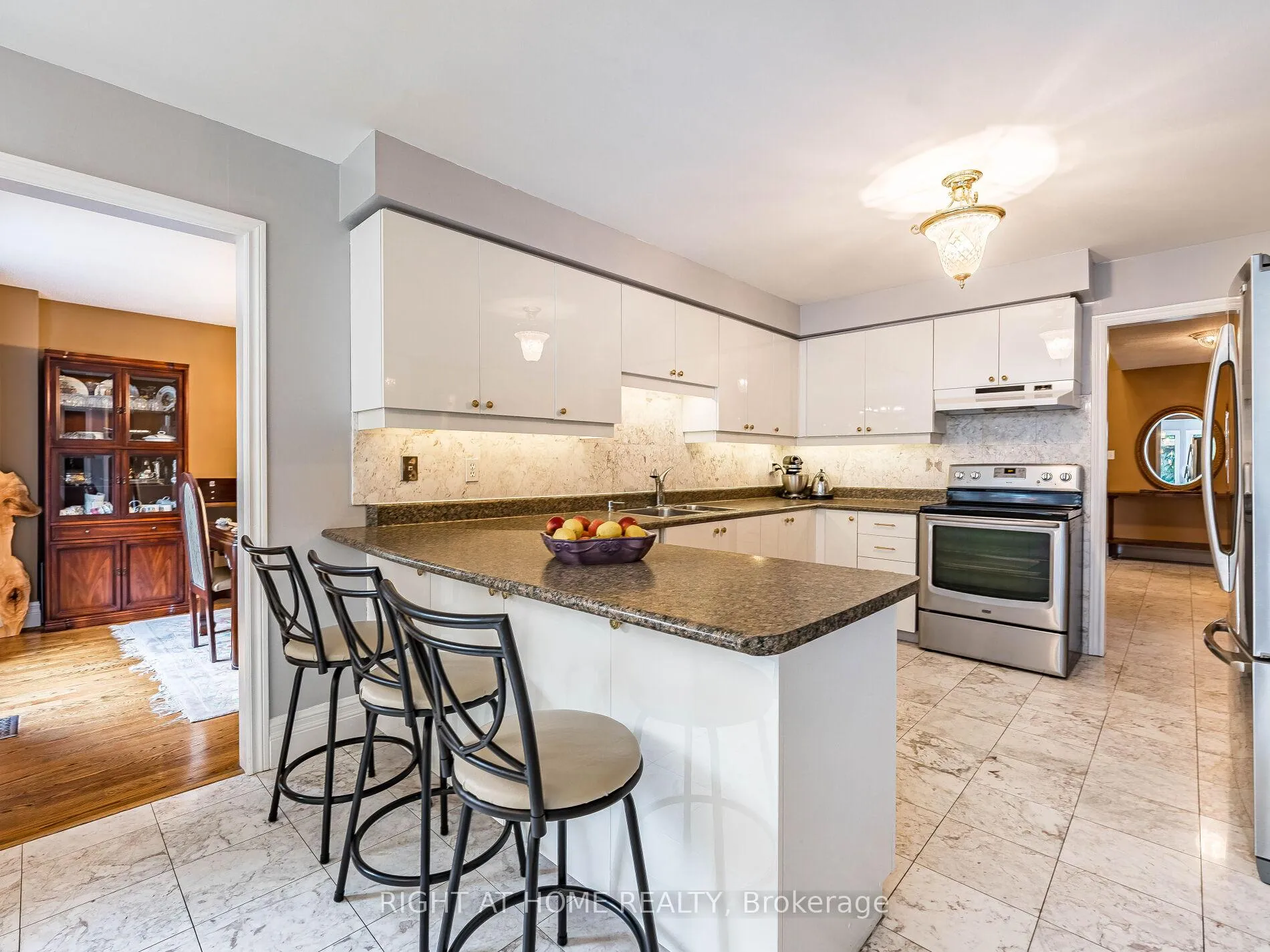 Photo 17 of 56 Soho Crescent, Markham, Markville — HOMEH