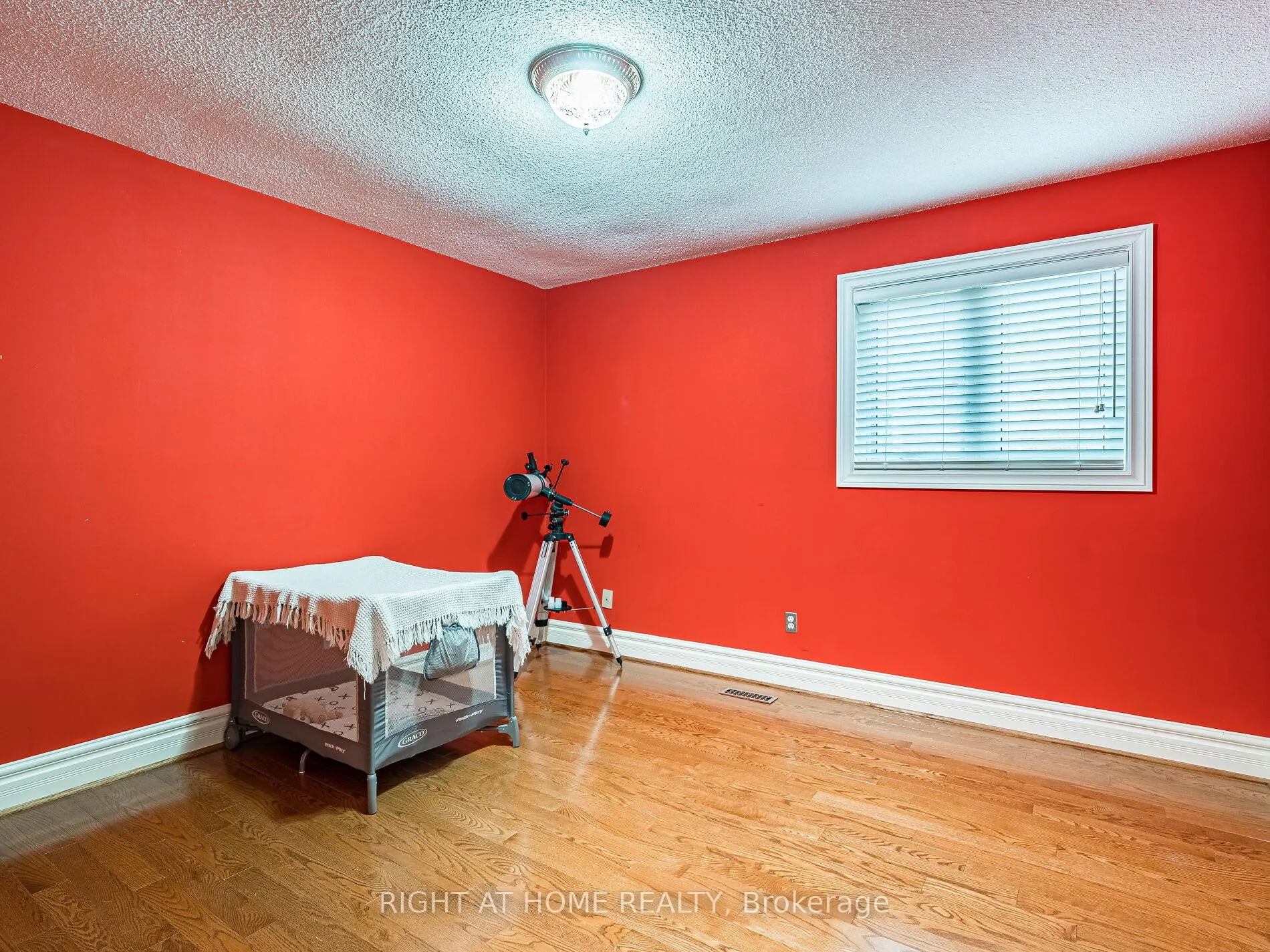 Photo 33 of 56 Soho Crescent, Markham, Markville — HOMEH