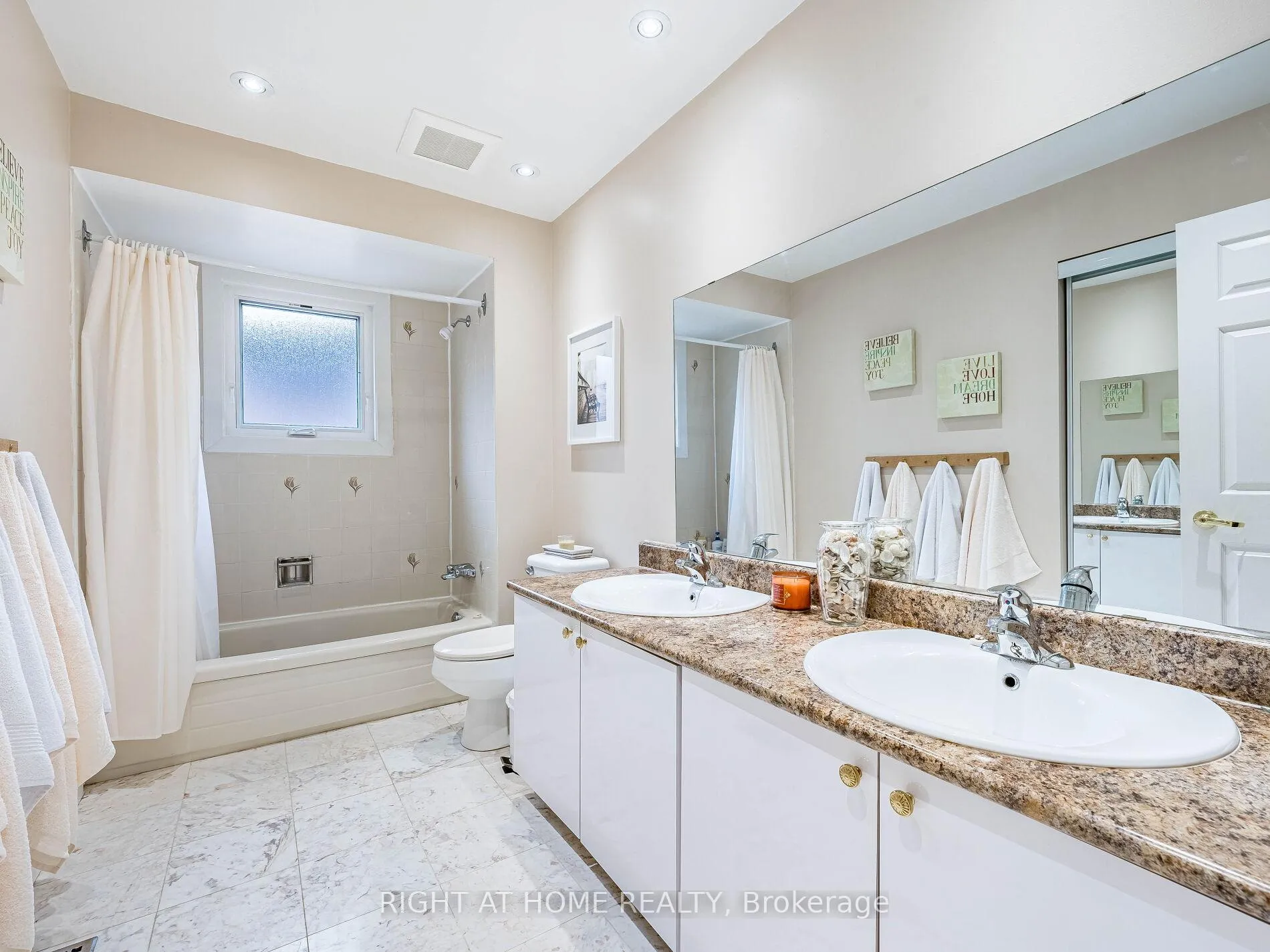 Photo 36 of 56 Soho Crescent, Markham, Markville — HOMEH