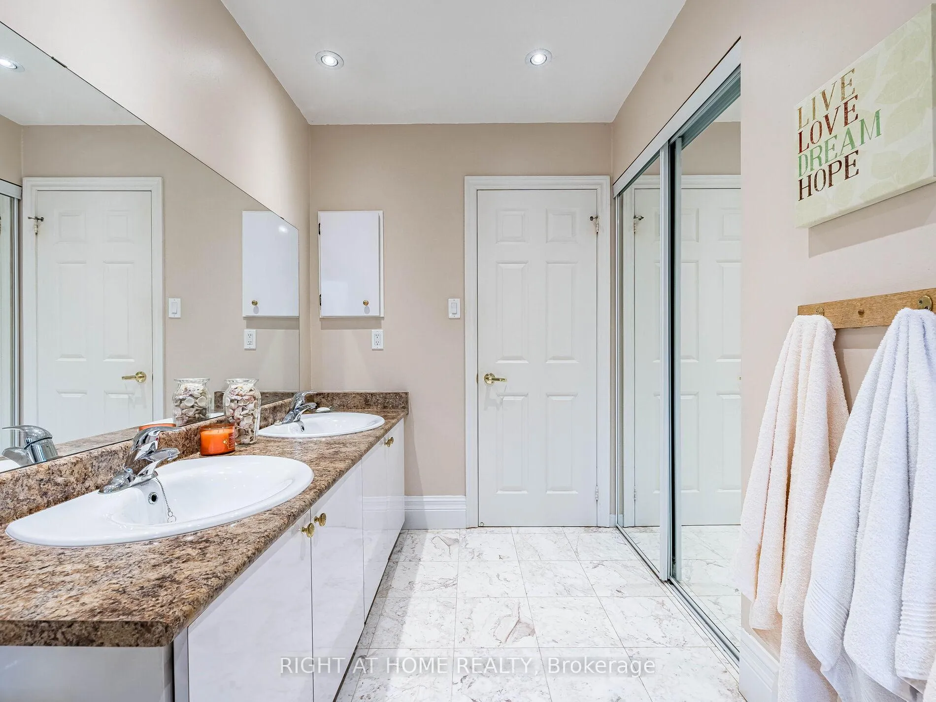 Photo 37 of 56 Soho Crescent, Markham, Markville — HOMEH