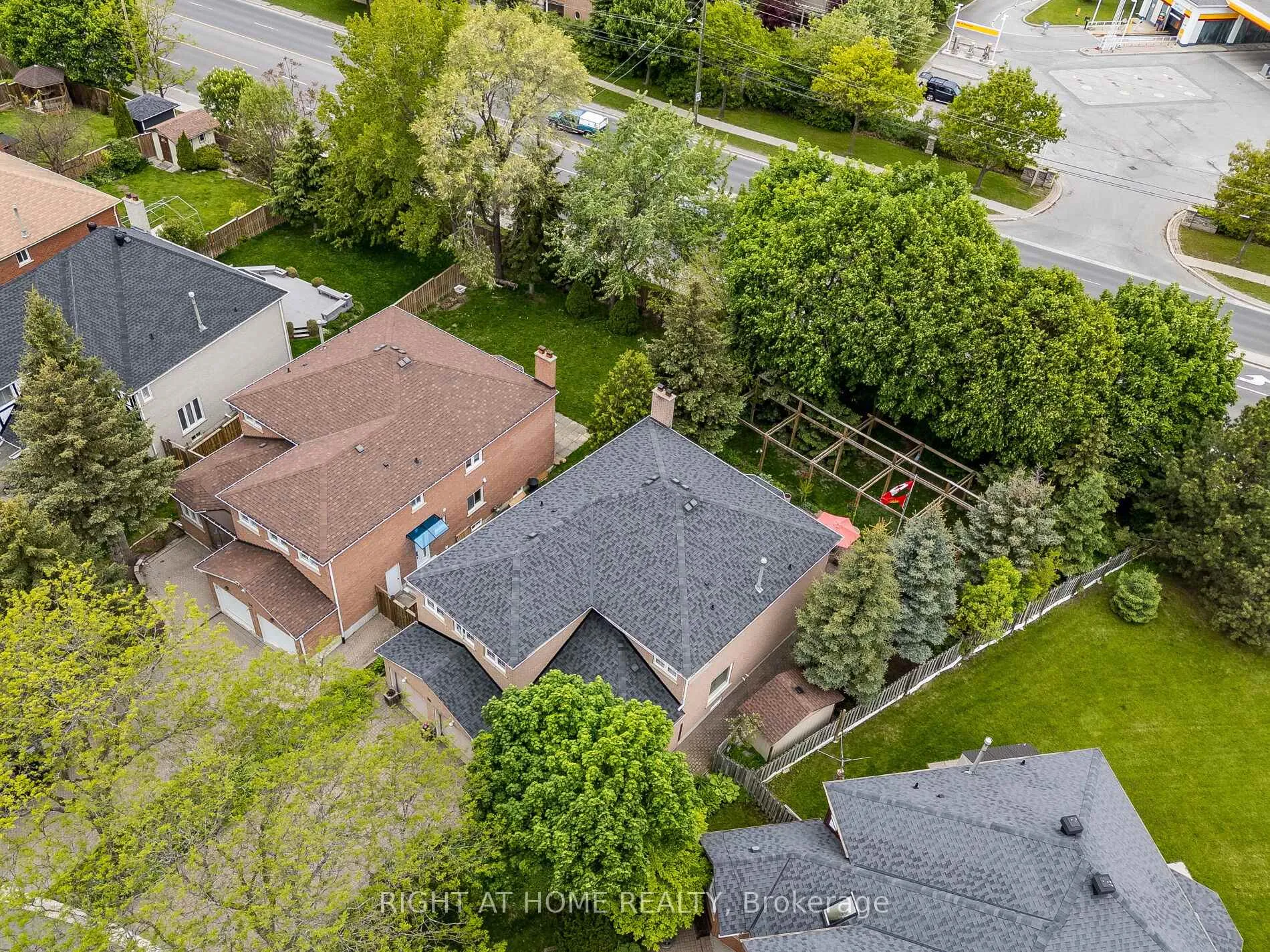 Photo 43 of 56 Soho Crescent, Markham, Markville — HOMEH