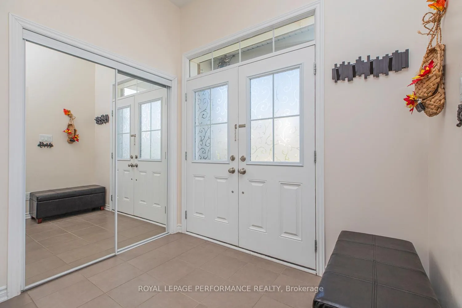 Photo 3 of 30 Summitview Drive, Ottawa, Kanata - Emerald Meadows/Trailwest — HOMEH