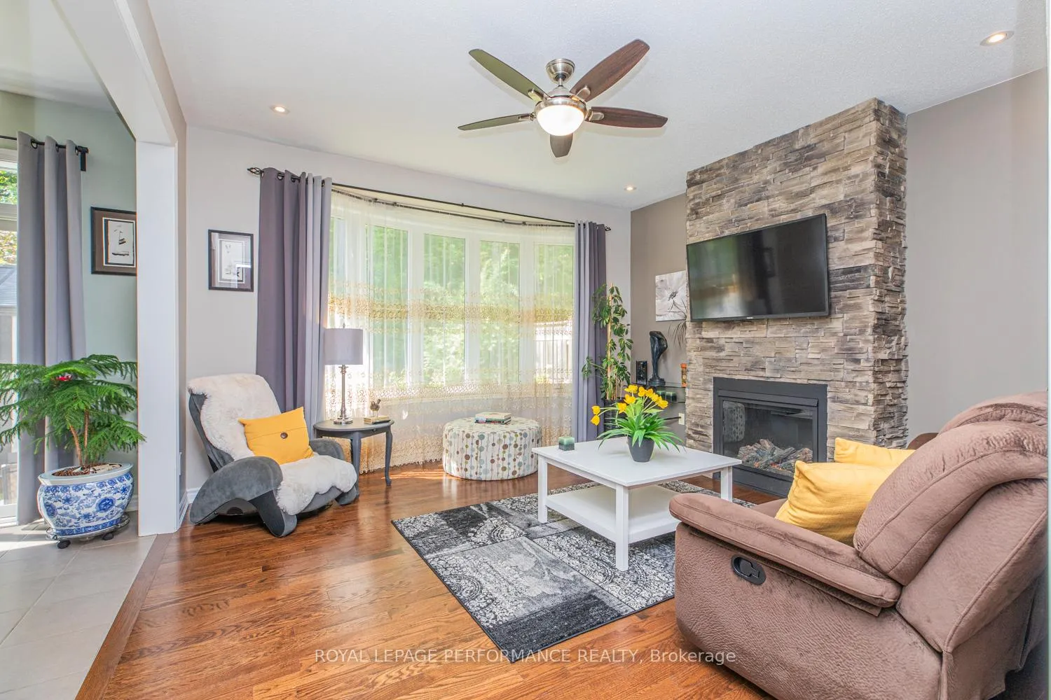 Photo 11 of 30 Summitview Drive, Ottawa, Kanata - Emerald Meadows/Trailwest — HOMEH
