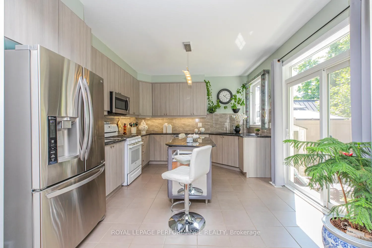 Photo 14 of 30 Summitview Drive, Ottawa, Kanata - Emerald Meadows/Trailwest — HOMEH