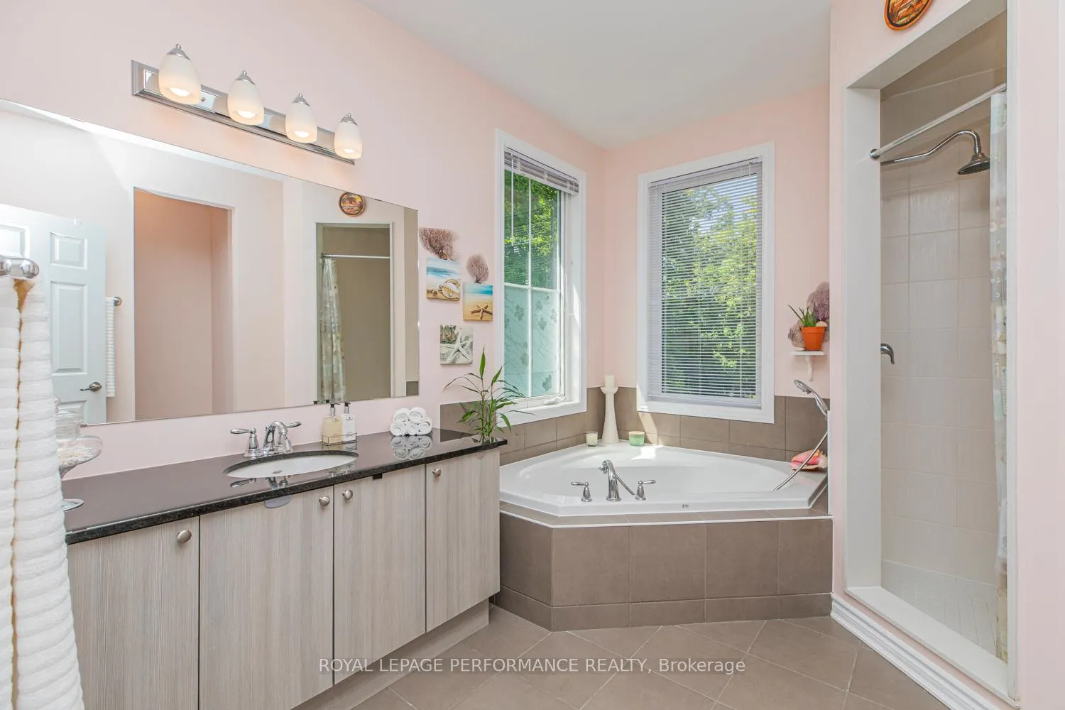 Photo 19 of 30 Summitview Drive, Ottawa, Kanata - Emerald Meadows/Trailwest — HOMEH