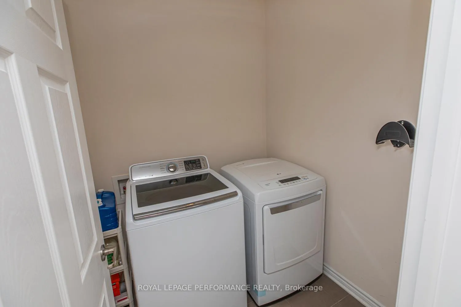 Photo 28 of 30 Summitview Drive, Ottawa, Kanata - Emerald Meadows/Trailwest — HOMEH