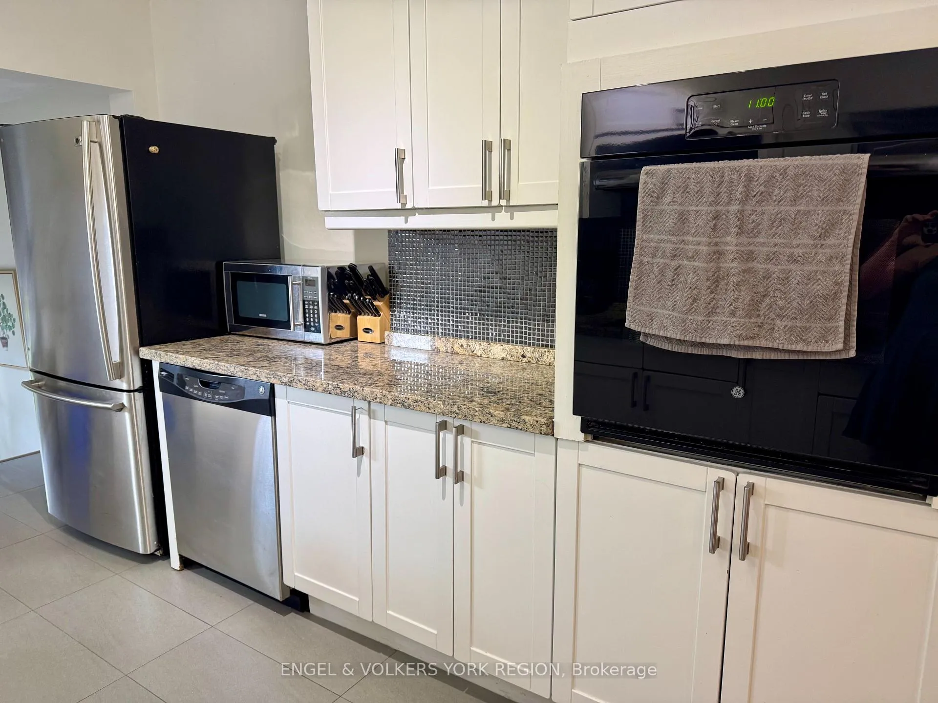 Photo 10 of Unit Main & 2nd, 44 Rhodes Avenue E, Toronto, Greenwood-Coxwell — HOMEH