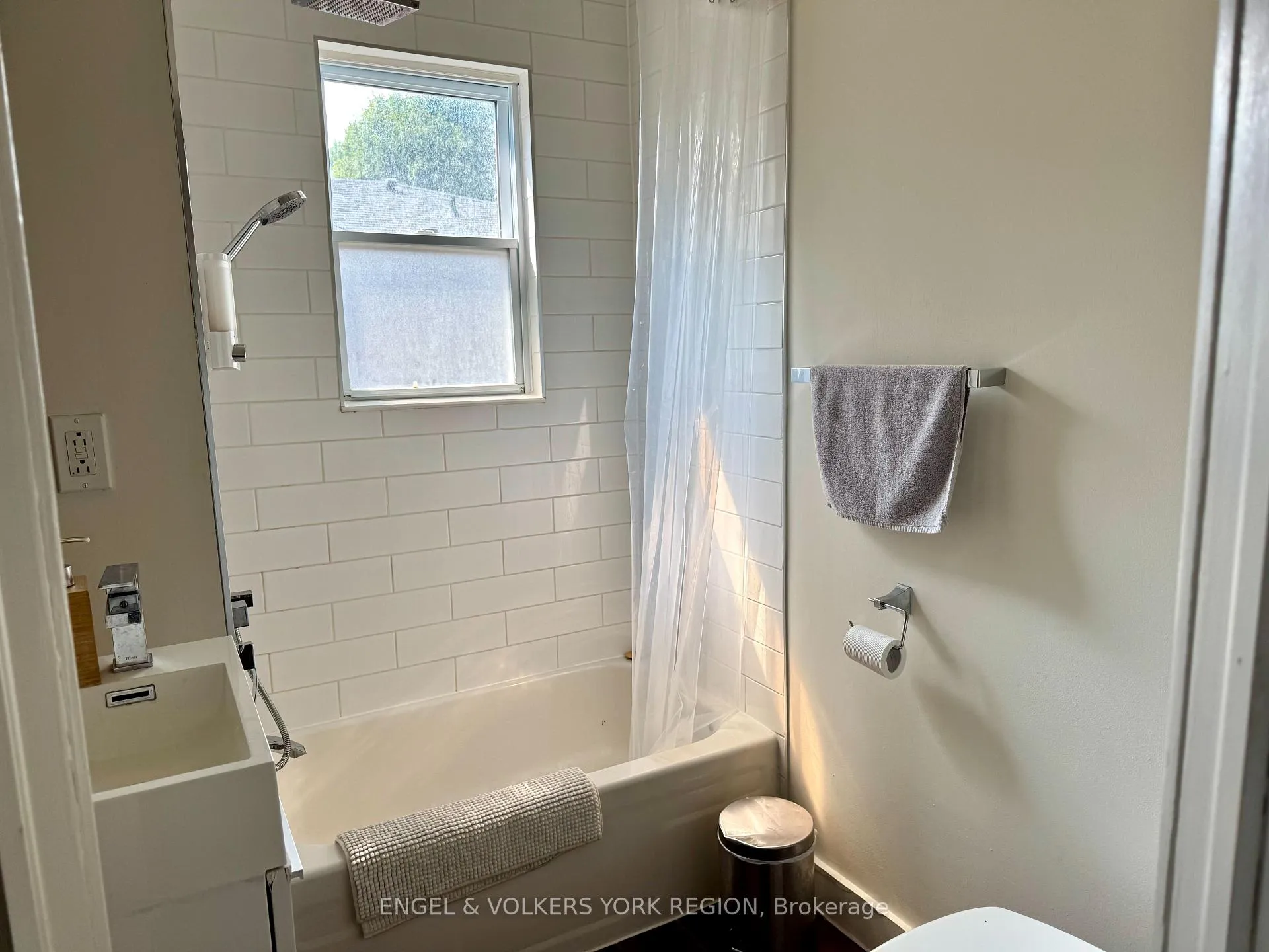 Photo 21 of Unit Main & 2nd, 44 Rhodes Avenue E, Toronto, Greenwood-Coxwell — HOMEH