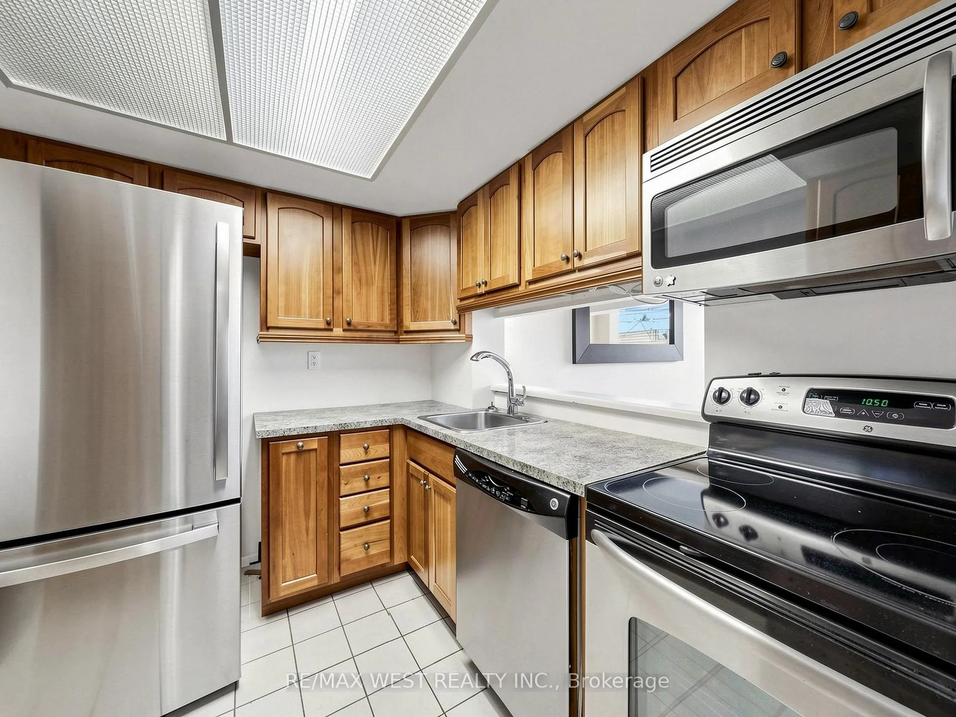 Photo 3 of Unit 211, 725 King Street W, Toronto, Niagara — HOMEH