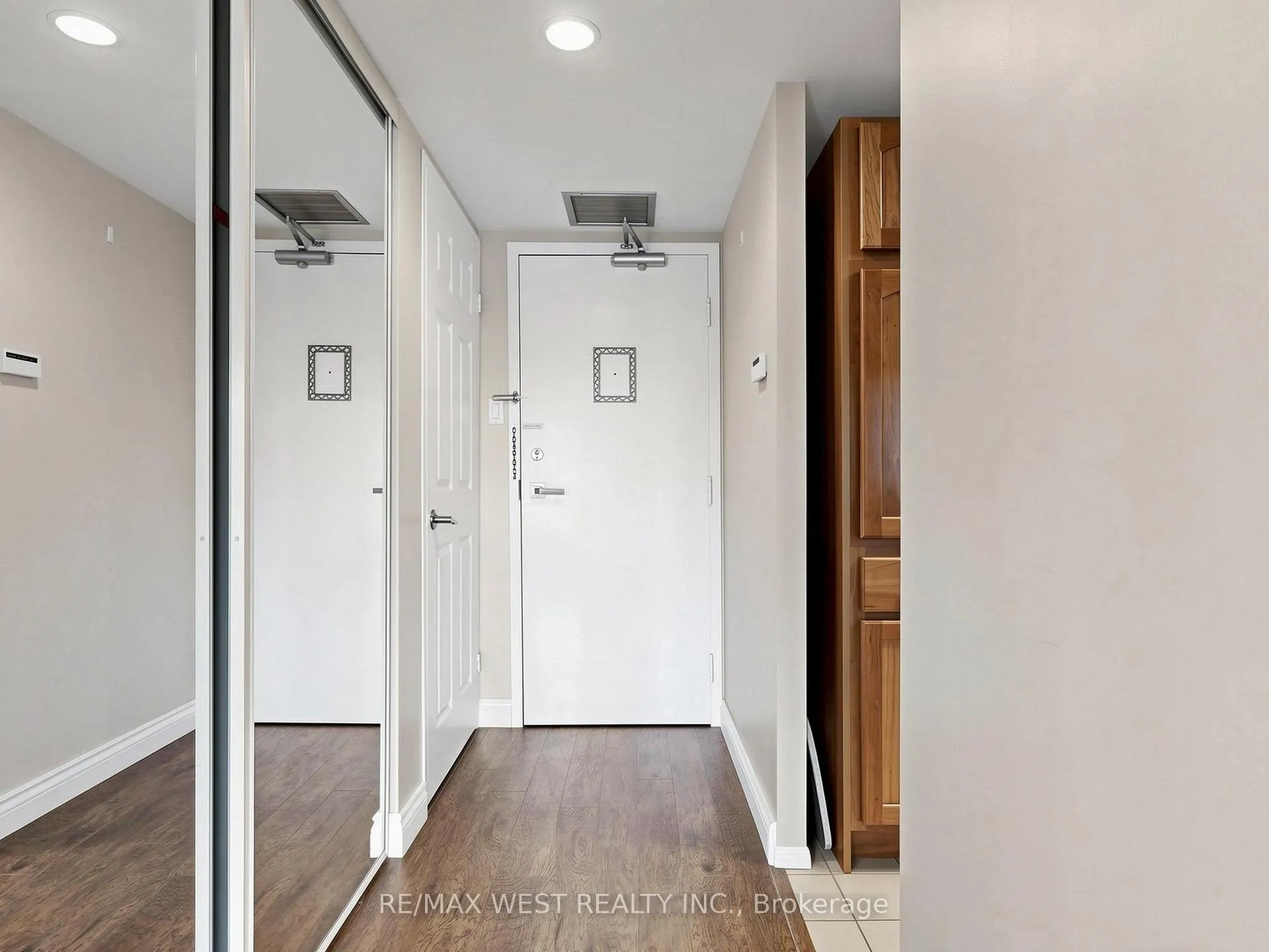 Photo 6 of Unit 211, 725 King Street W, Toronto, Niagara — HOMEH