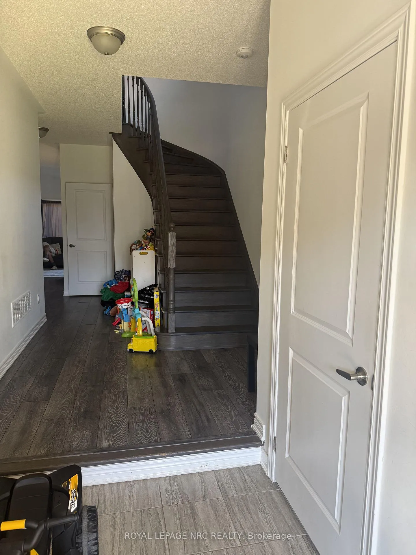Photo 2 of 44 Harmony Way, Thorold, Rolling Meadows — HOMEH