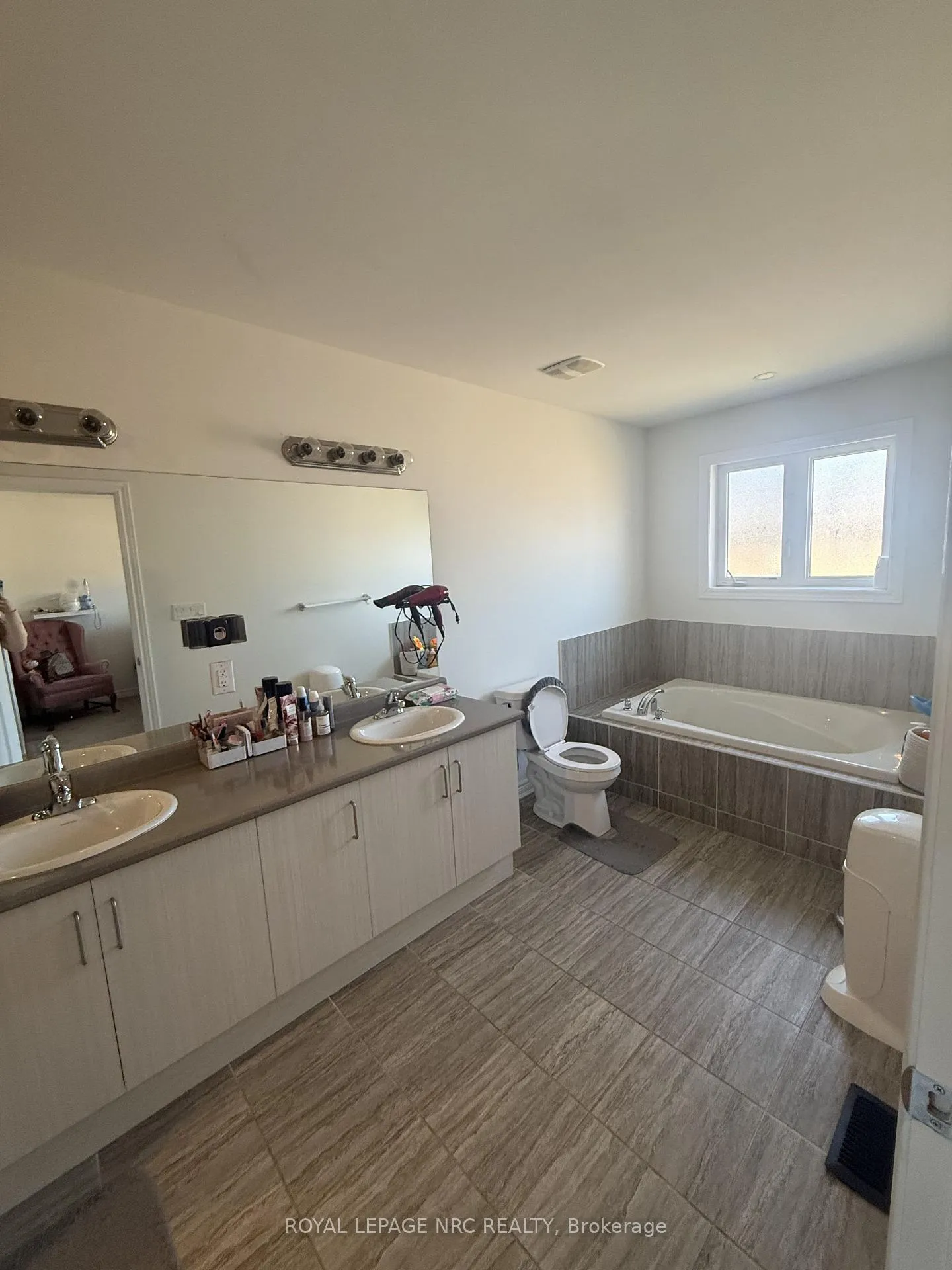 Photo 9 of 44 Harmony Way, Thorold, Rolling Meadows — HOMEH