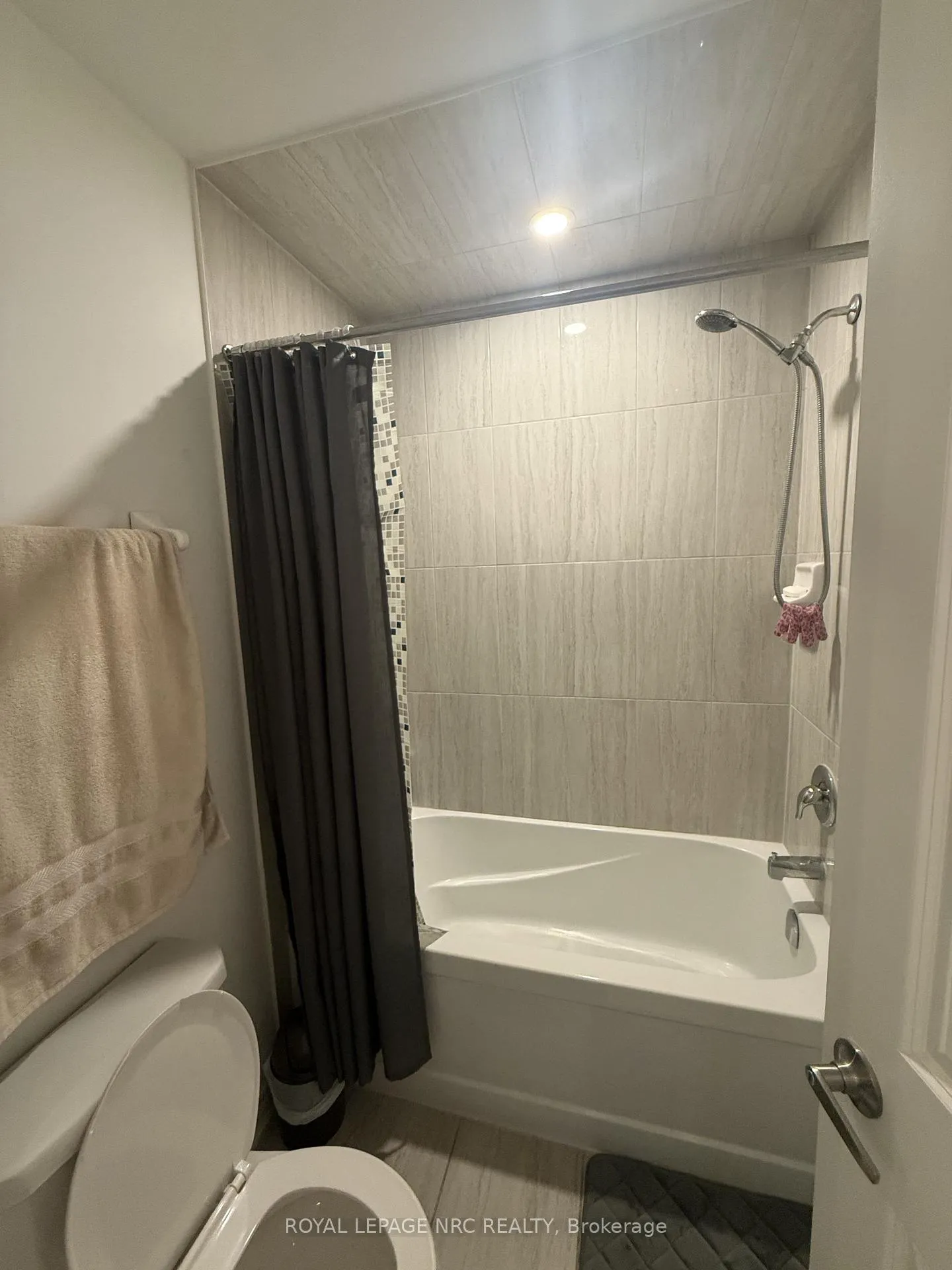 Photo 12 of 44 Harmony Way, Thorold, Rolling Meadows — HOMEH